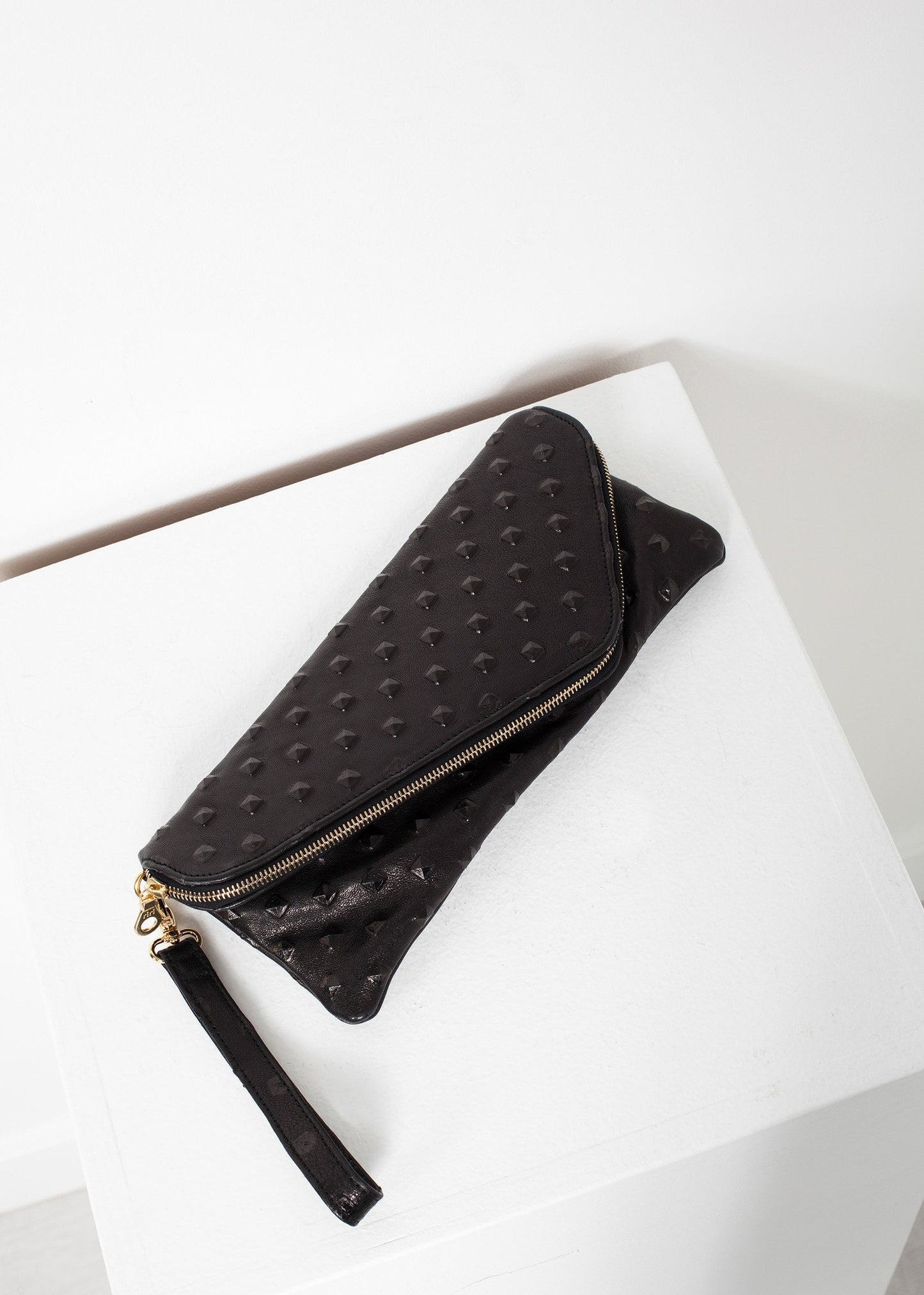 Roxanne Leather Clutch in Black - annaclothes
