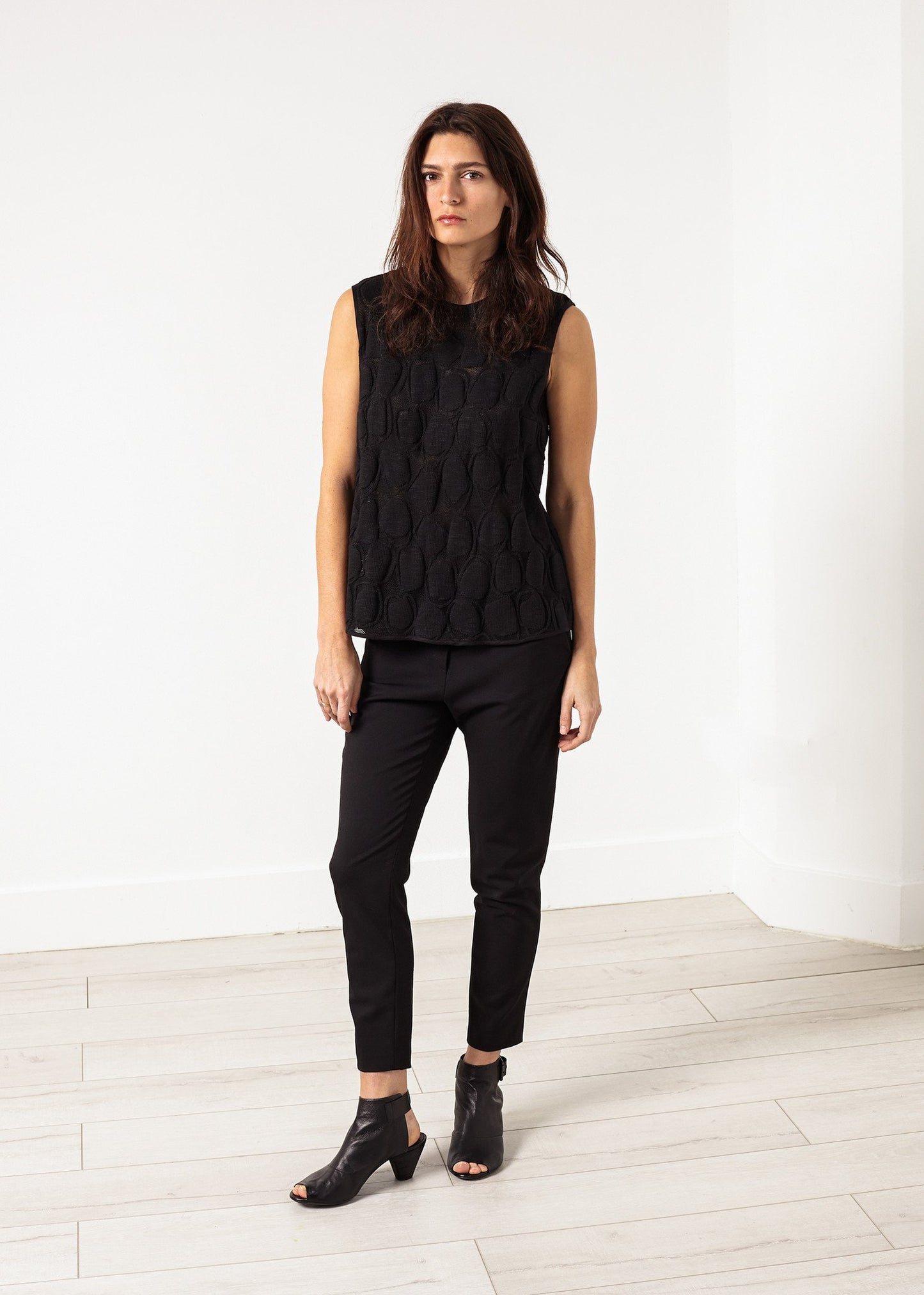 Zip Back Circle Blouse in Black - annaclothes