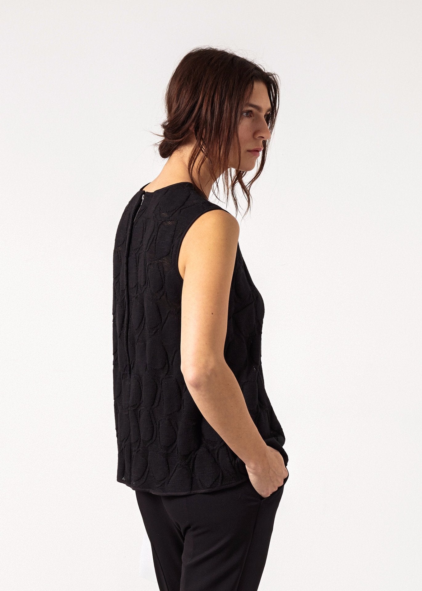 Zip Back Circle Blouse in Black - annaclothes