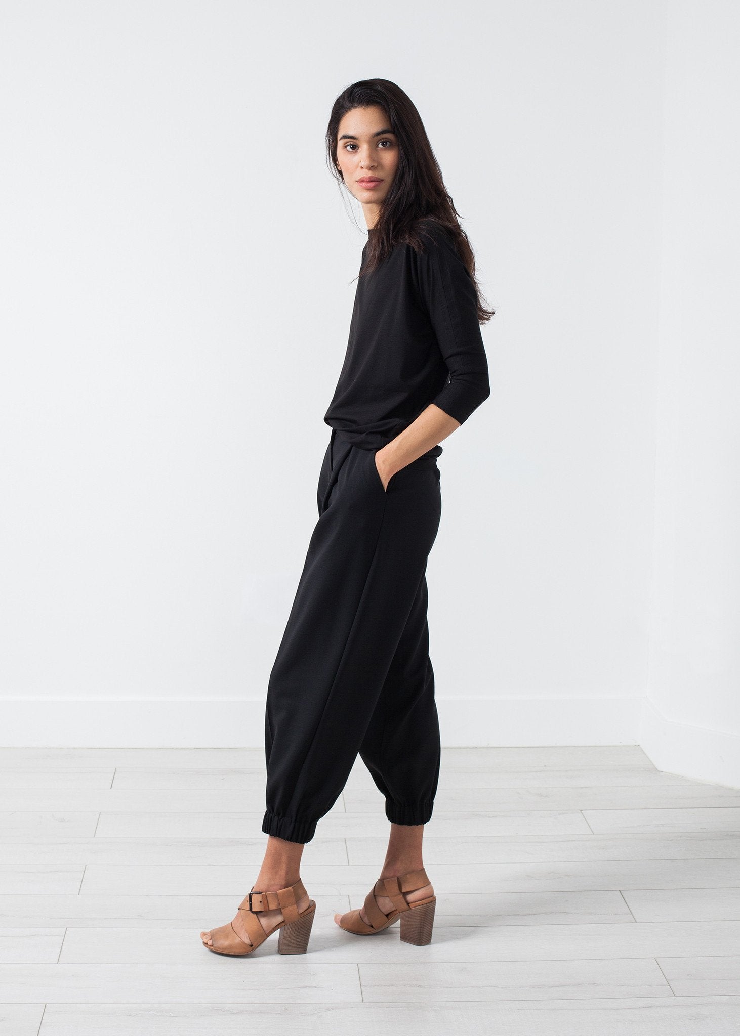Boat Neck Top in Black - annaclothes