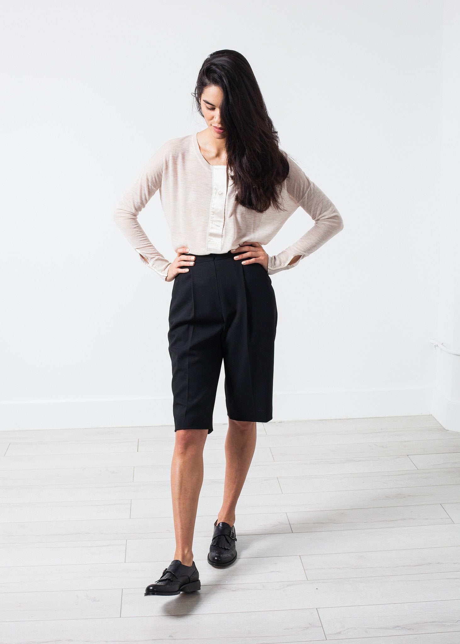 Woven Shorts in Black - annaclothes