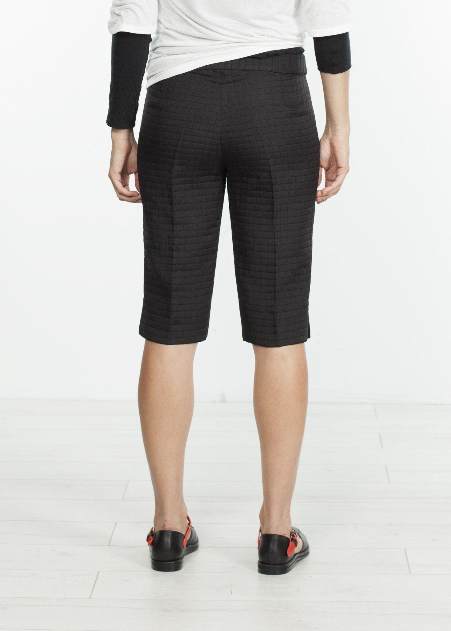 Square Stitch Knee Short in Black - annaclothes