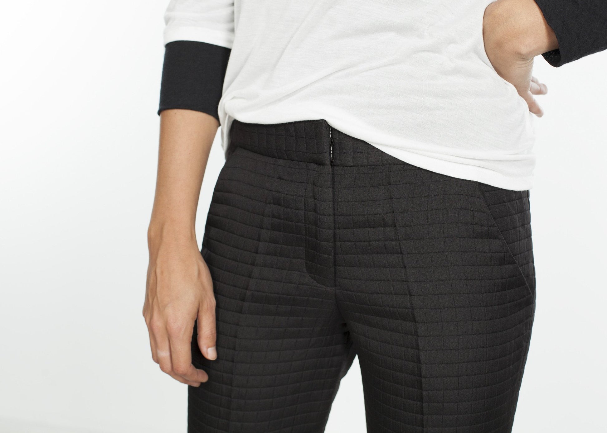 Square Stitch Knee Short in Black - annaclothes
