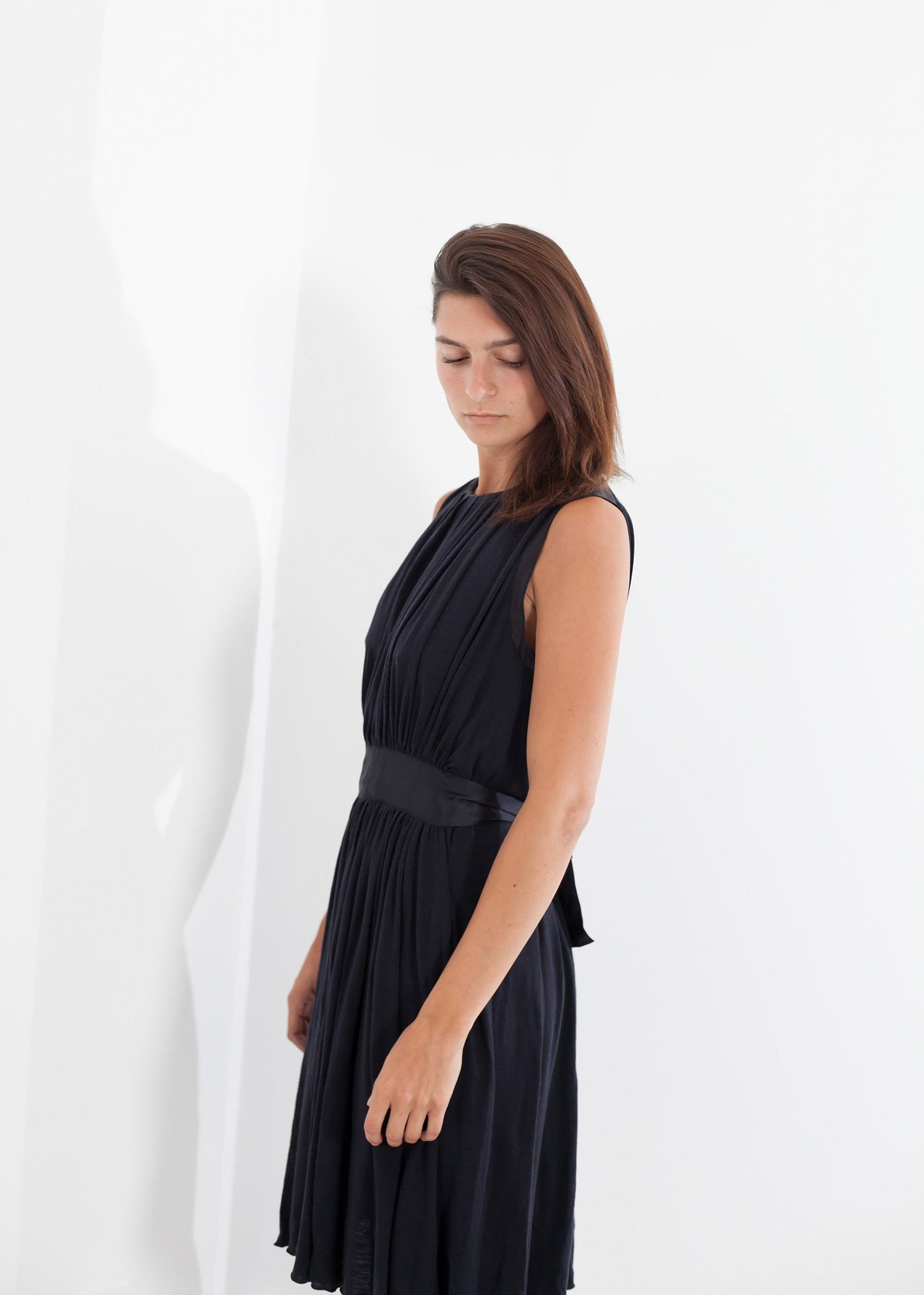 Sleeveless Pleated Dress in Navy - annaclothes