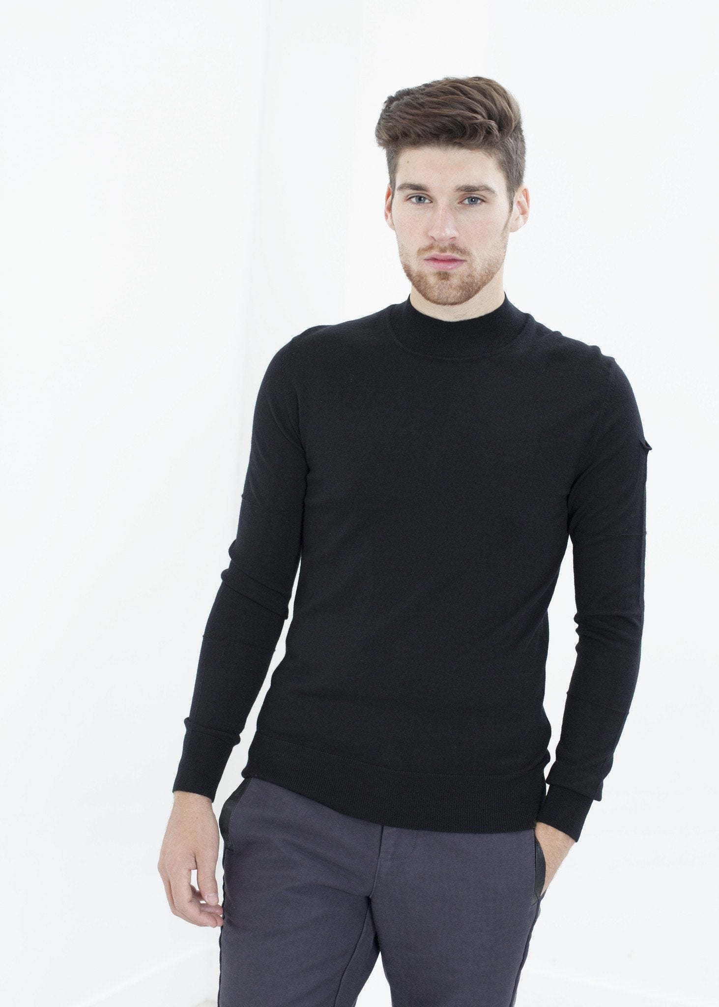 Merino Knit Turtleneck in Black - annaclothes