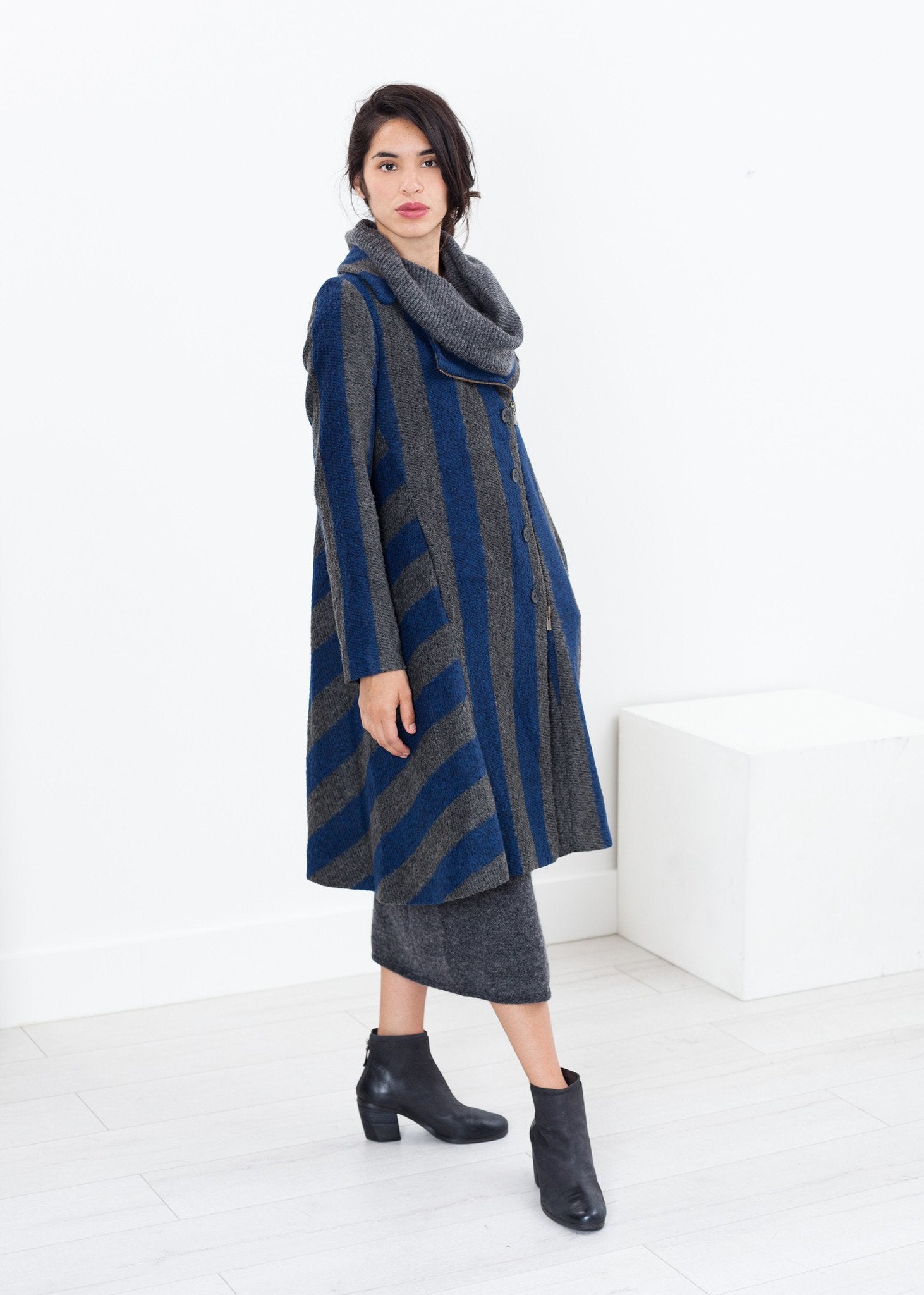 Petale Coat in Silver/Blue - annaclothes