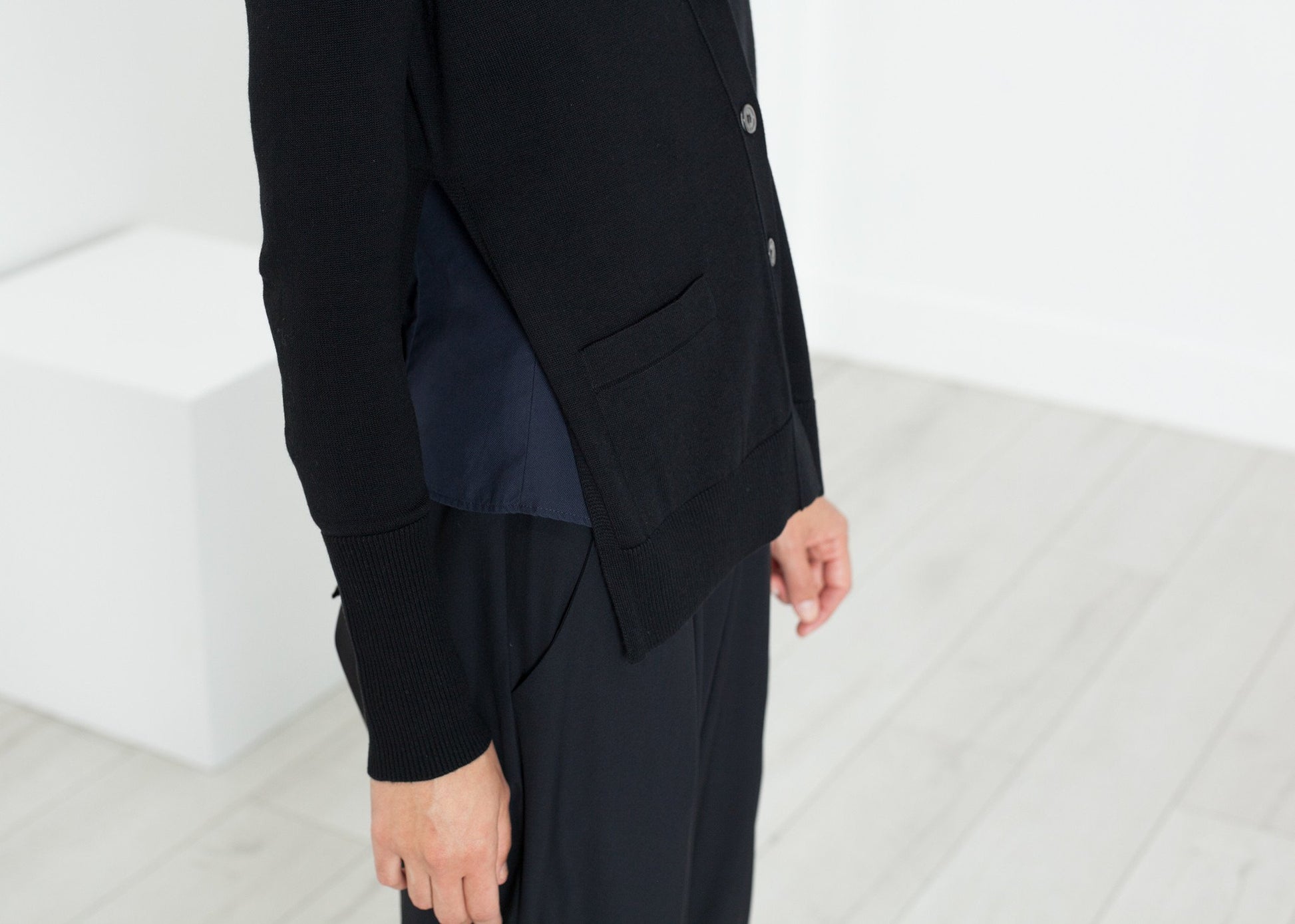 Square Cardigan in Black - annaclothes