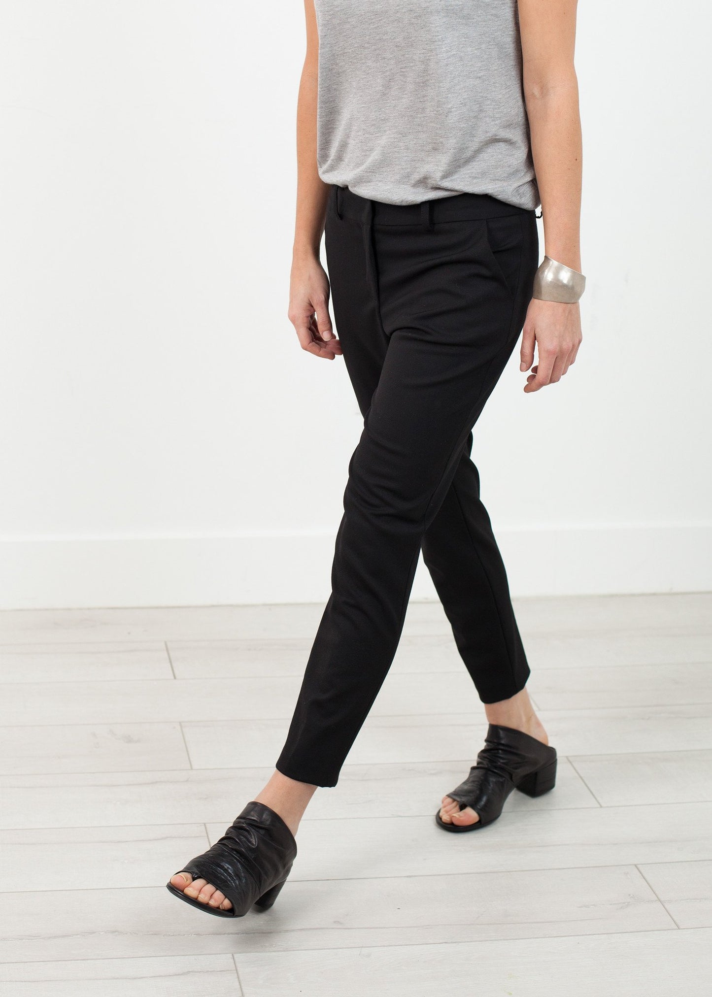 Stretch Fitted Pant in Black - annaclothes