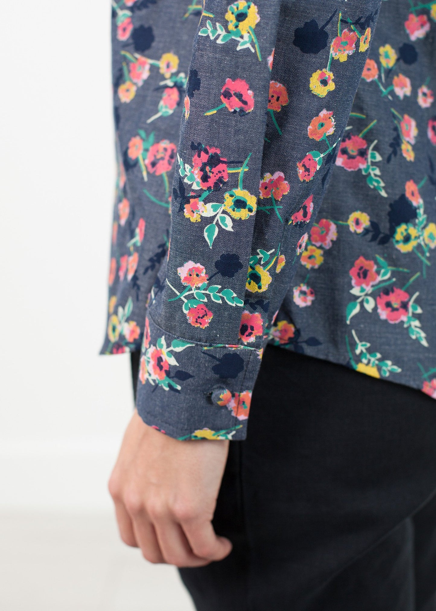 Long Sleeve Blouse in Black/Floral - annaclothes