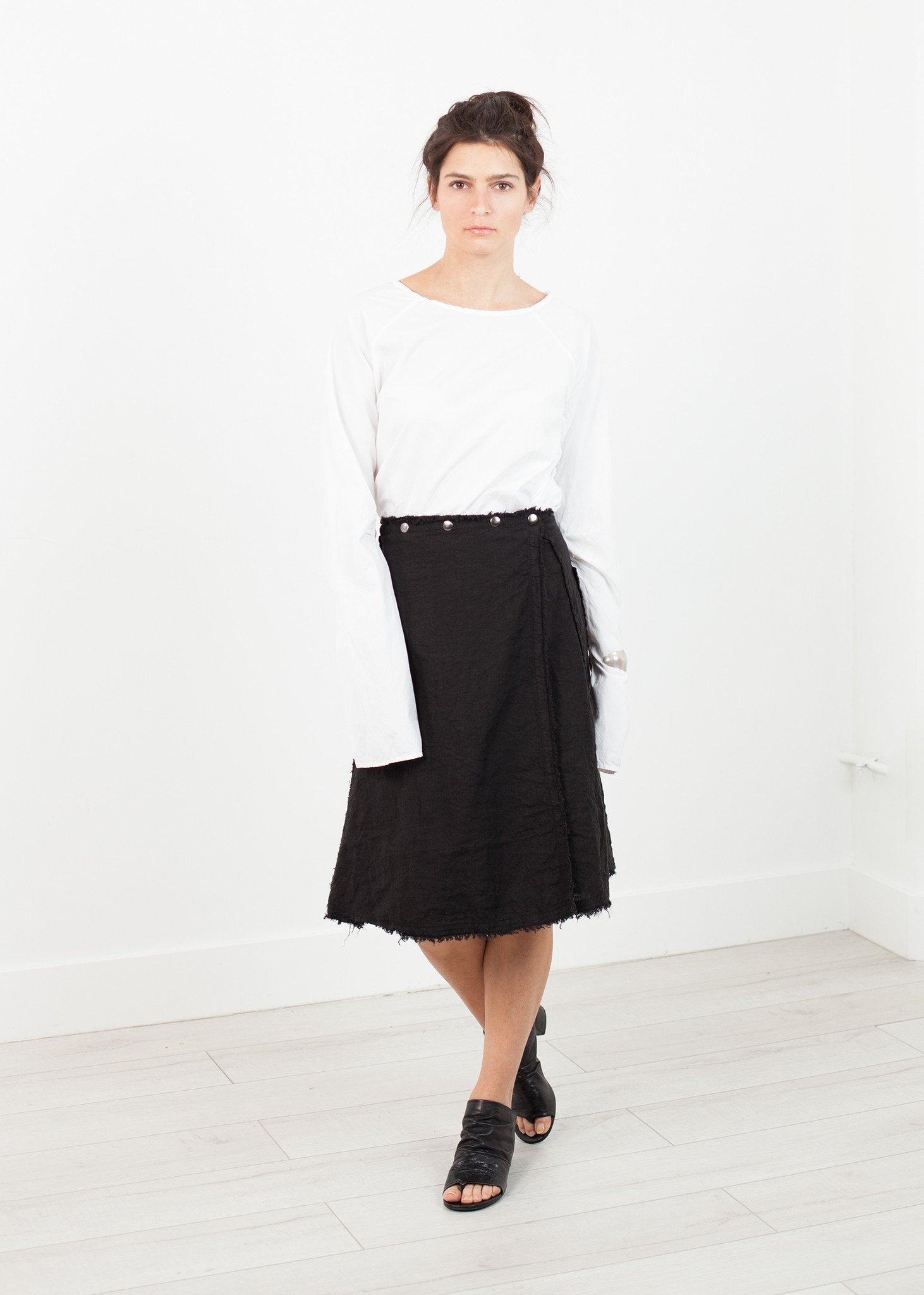 Wrap Snap Skirt in Black - annaclothes