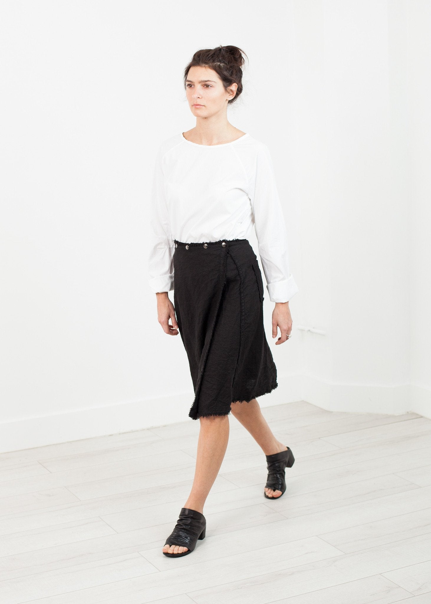 Wrap Snap Skirt in Black - annaclothes