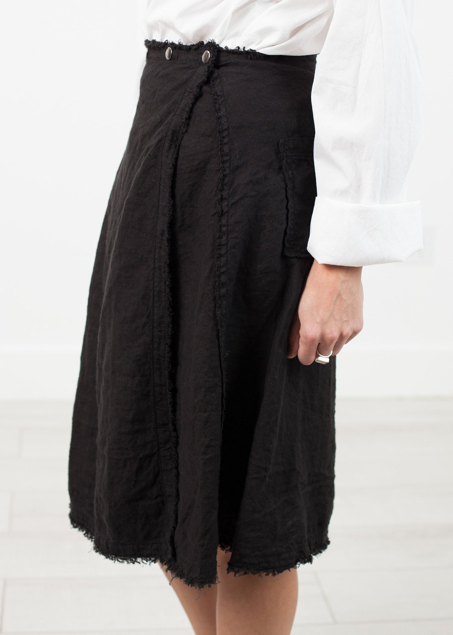 Wrap Snap Skirt in Black - annaclothes