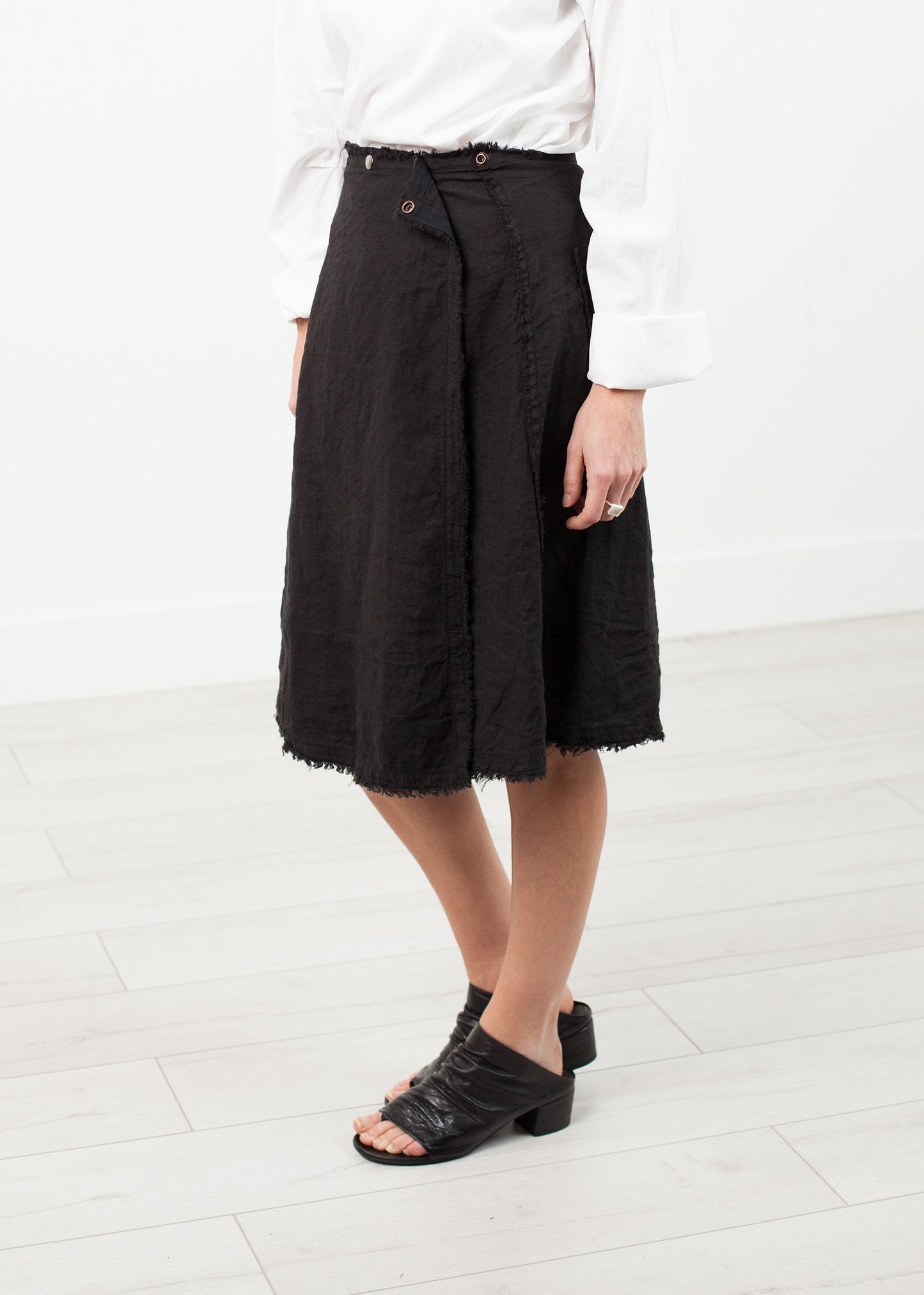 Wrap Snap Skirt in Black - annaclothes