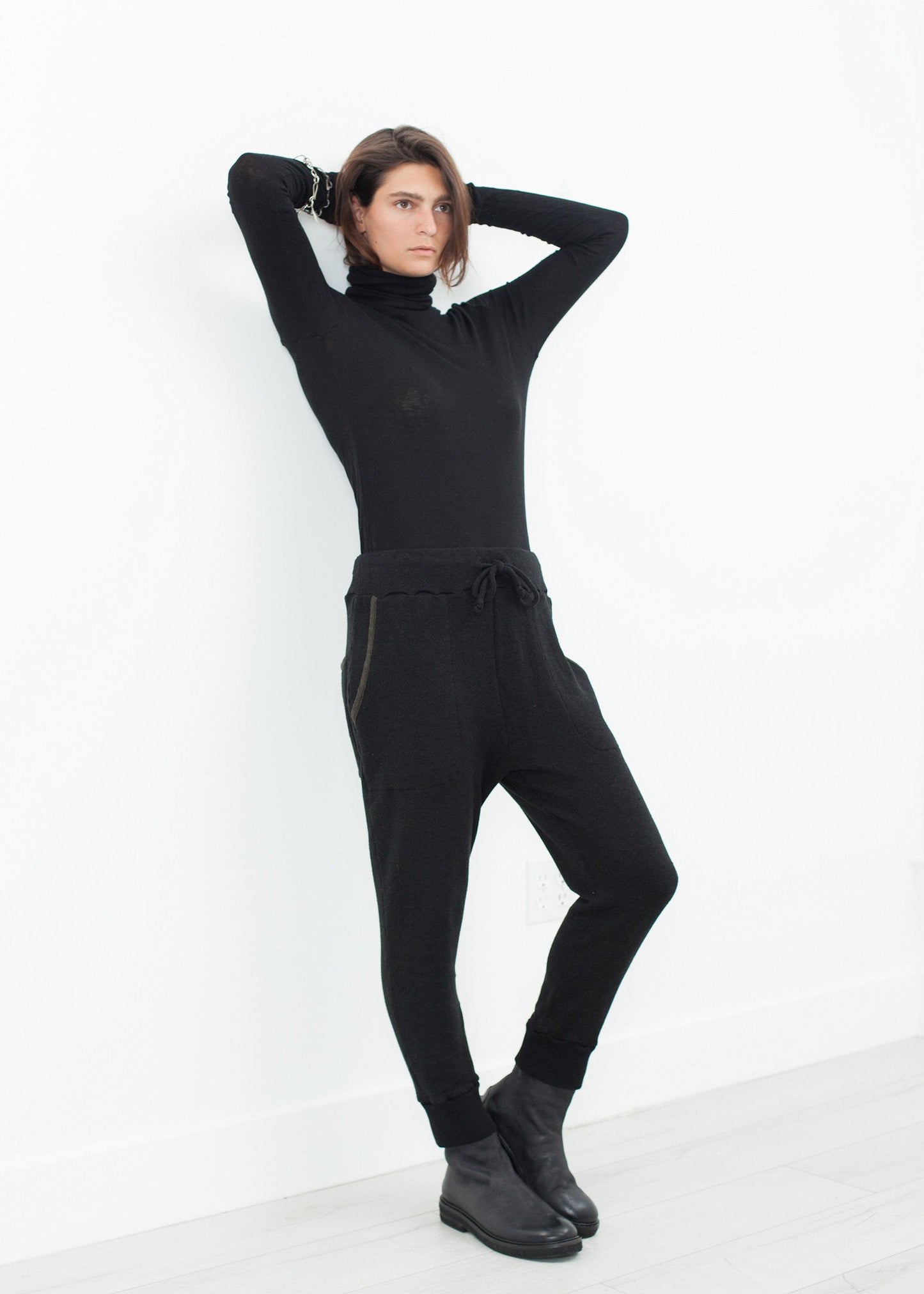 Highsoft Cropped Sweat in Black - annaclothes