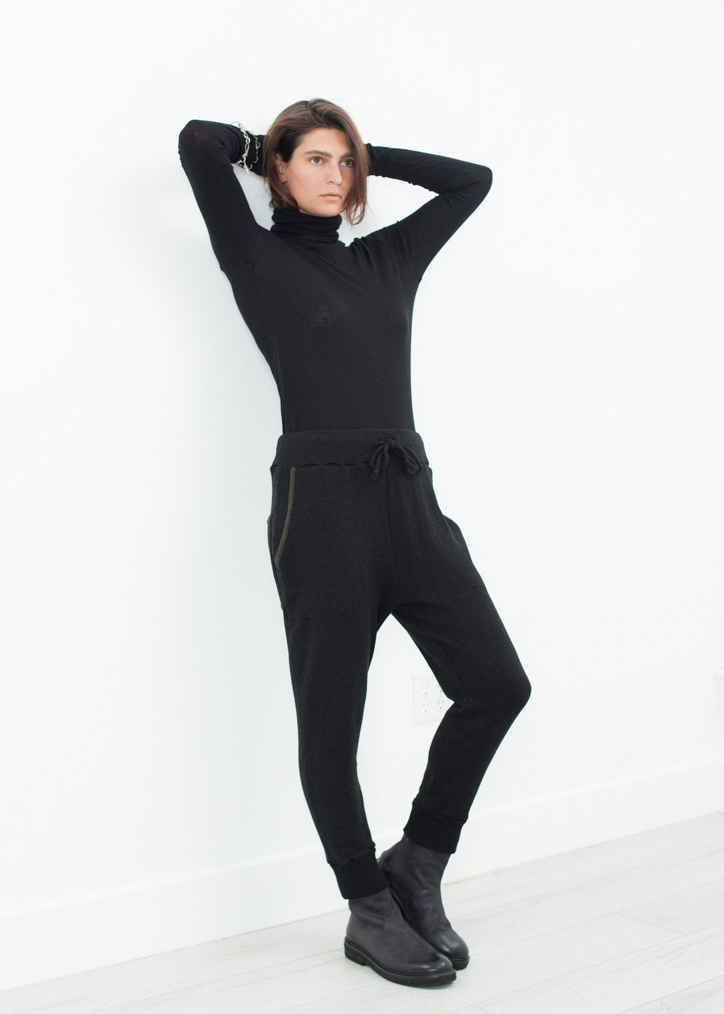 Highsoft Cropped Sweat in Black - annaclothes
