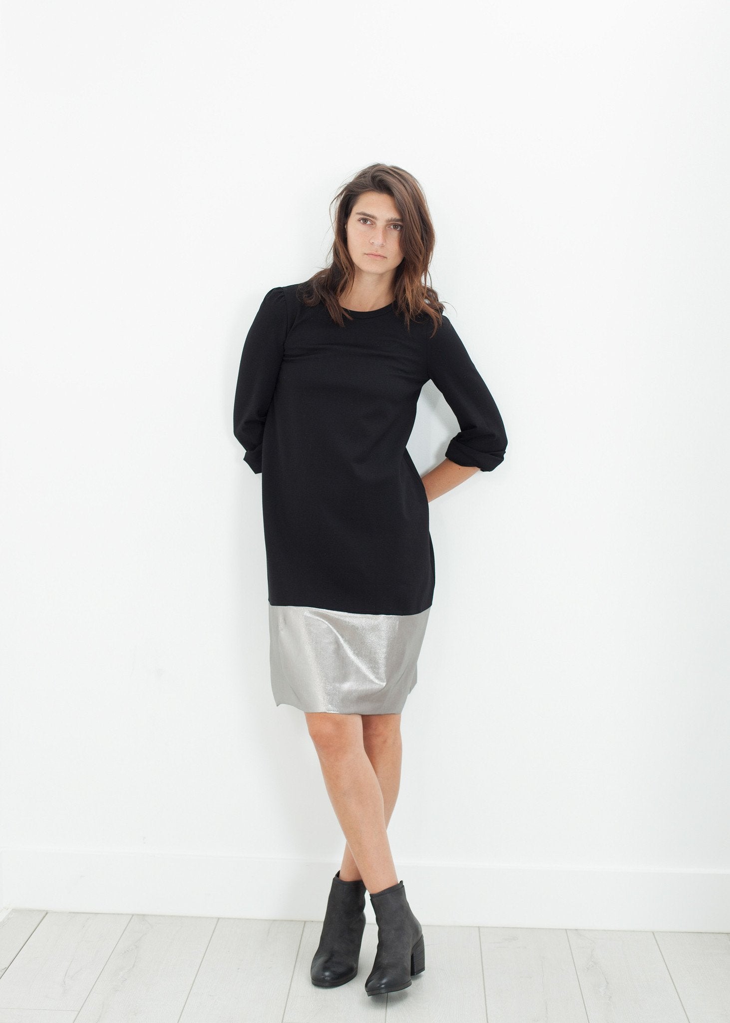 Border Dress in Black/Silver - annaclothes
