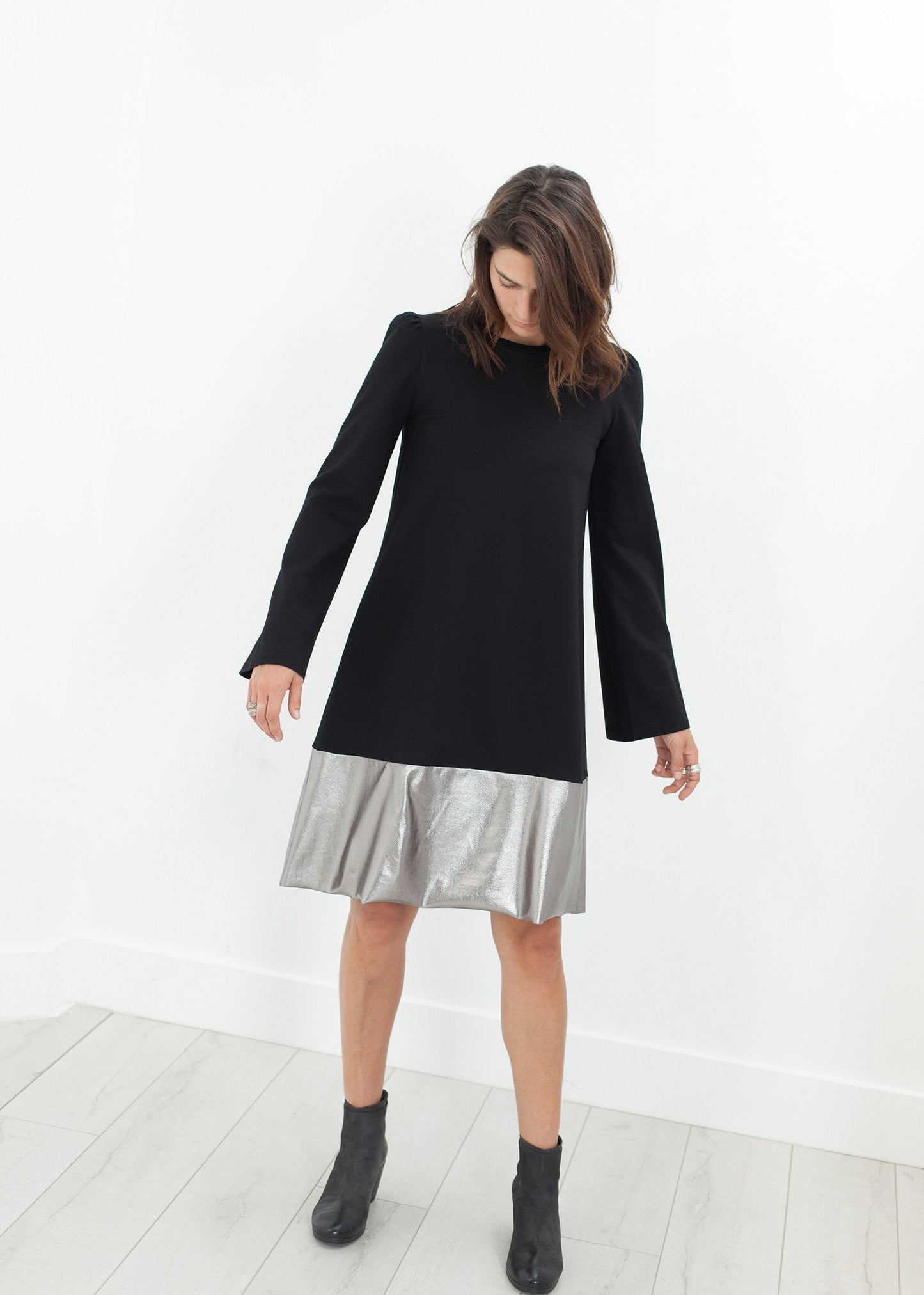 Border Dress in Black/Silver - annaclothes