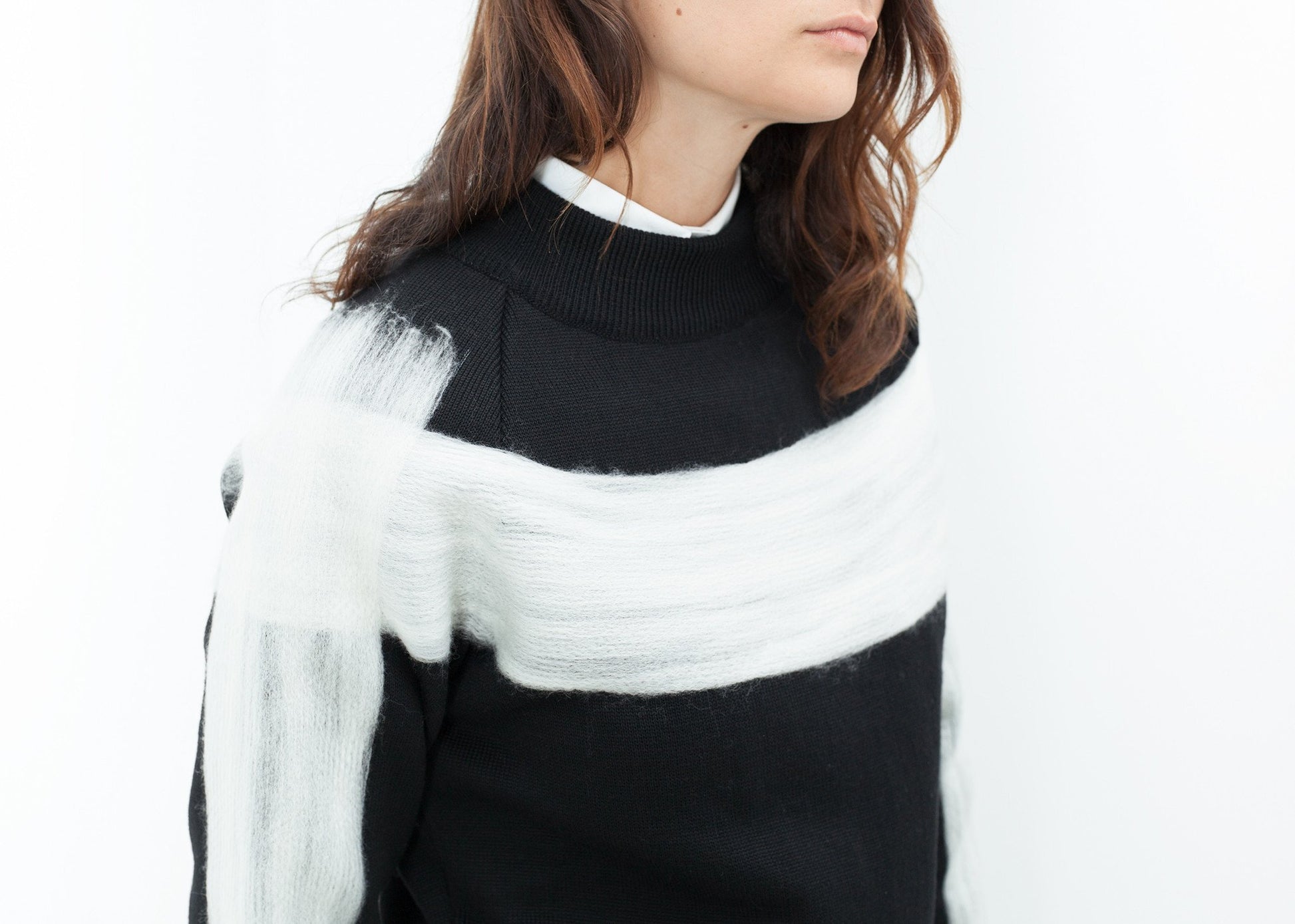 Contrast Felted Sweater in Black - annaclothes