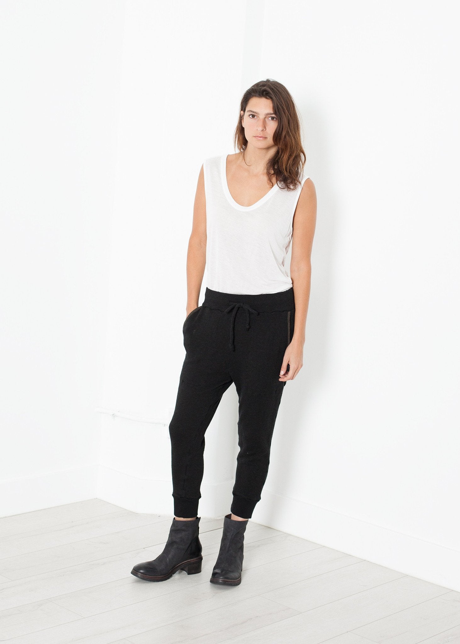 Highsoft Cropped Sweat in Black - annaclothes