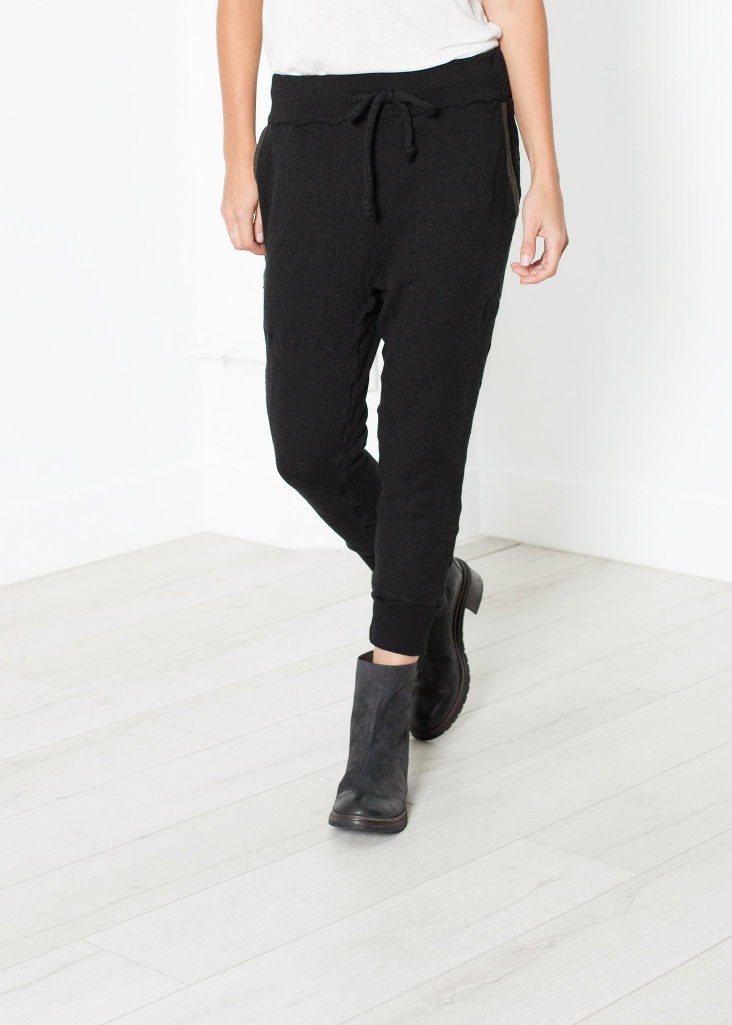 Highsoft Cropped Sweat in Black - annaclothes