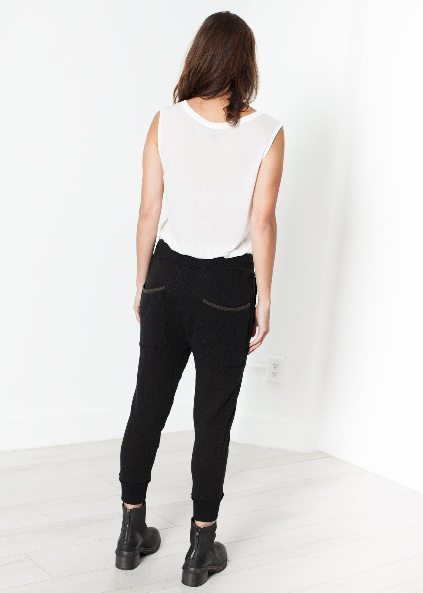 Highsoft Cropped Sweat in Black - annaclothes
