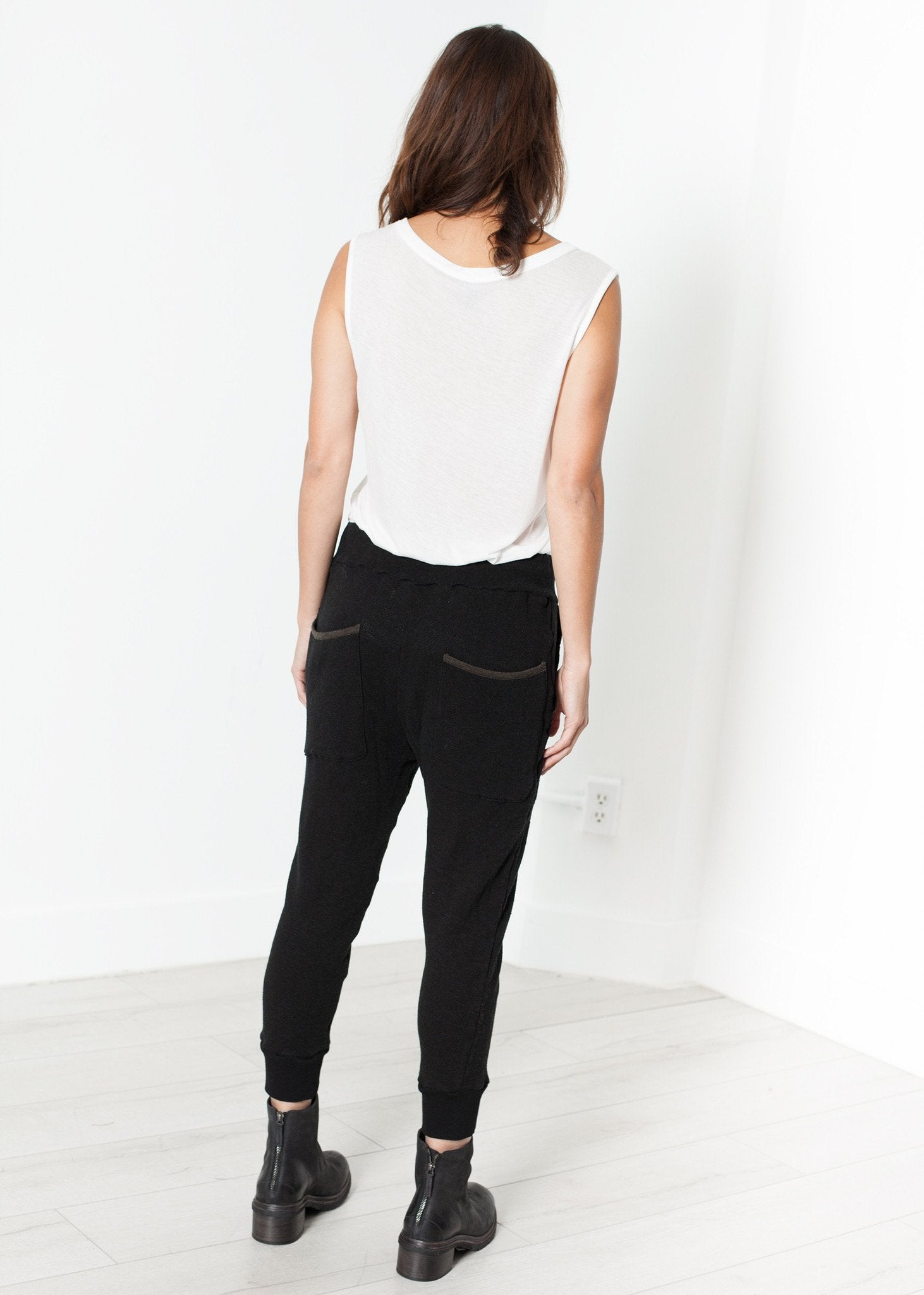 Highsoft Cropped Sweat in Black - annaclothes