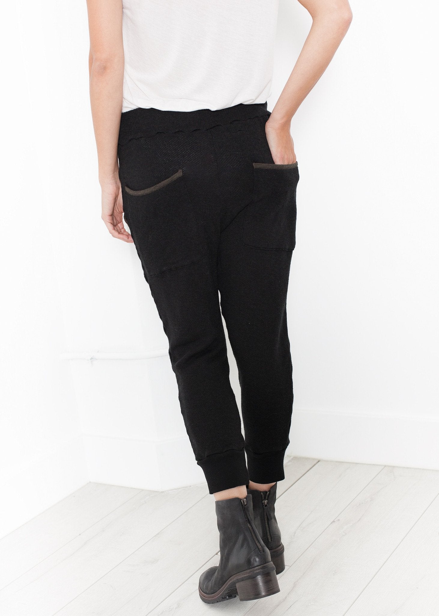 Highsoft Cropped Sweat in Black - annaclothes