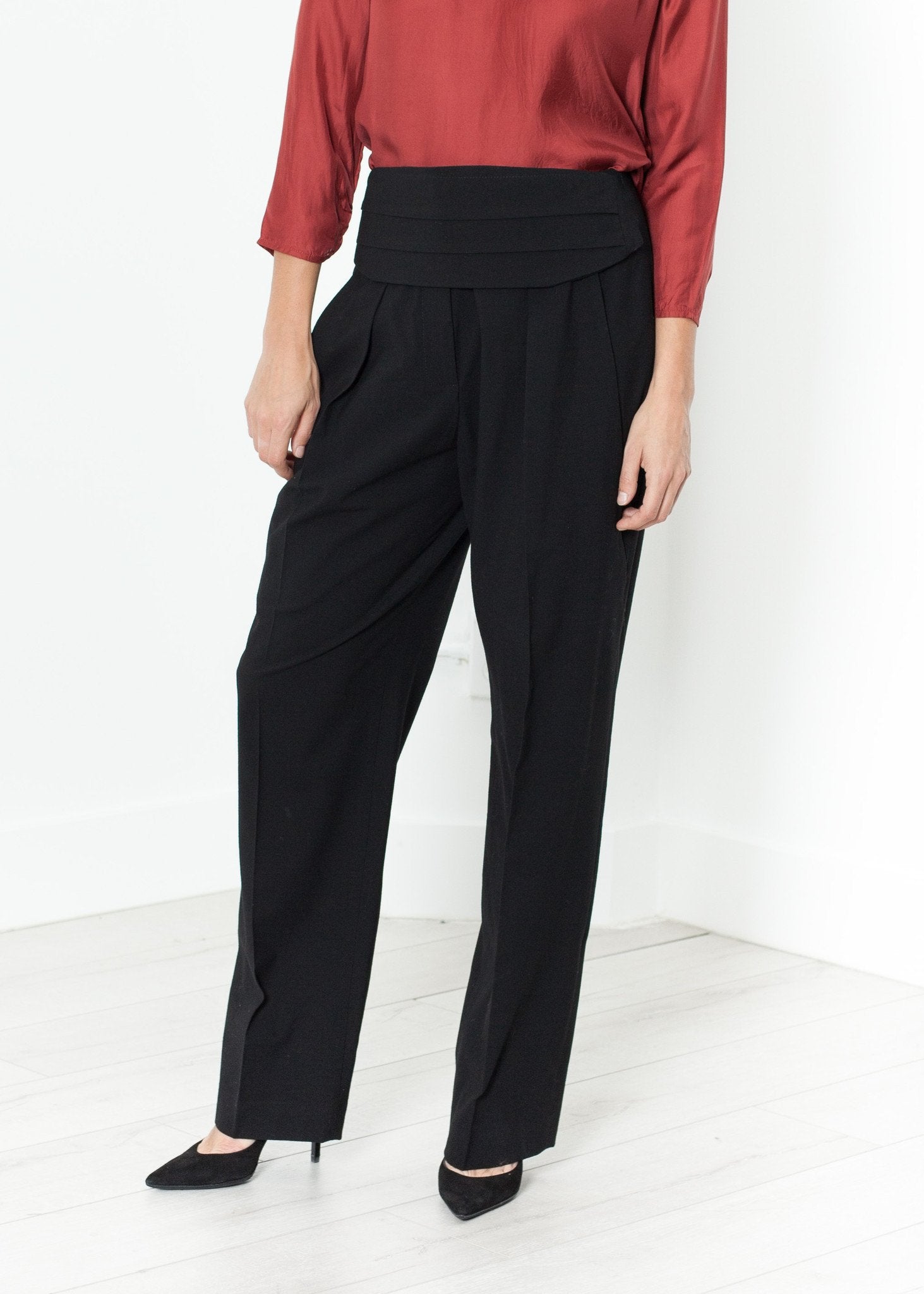 Pleated Waistband Trouser in Black - annaclothes
