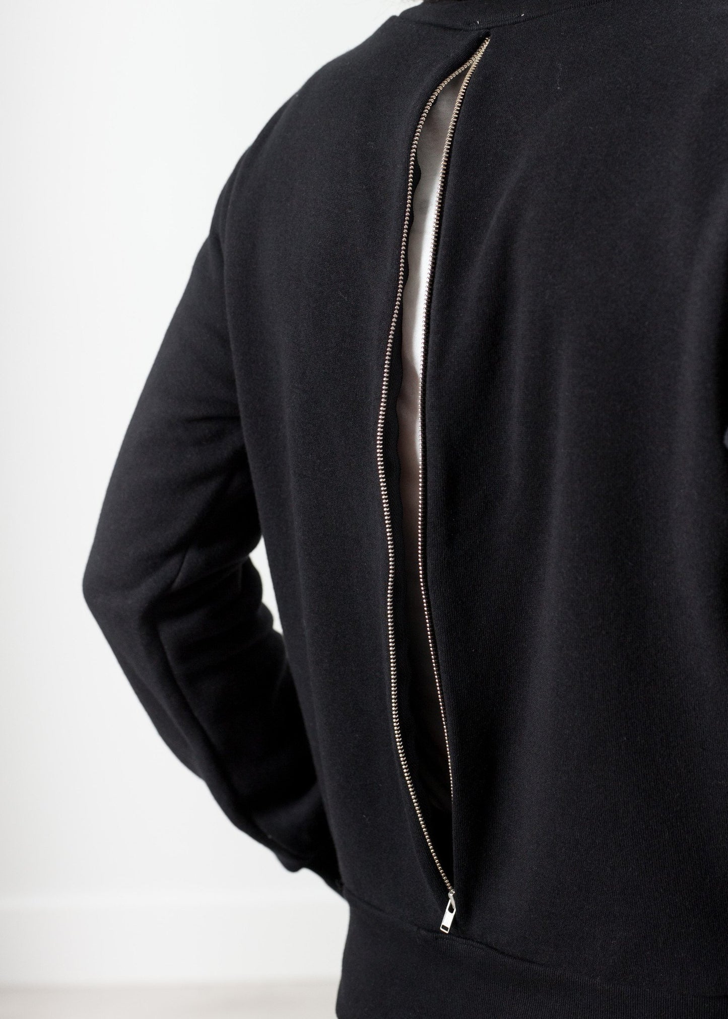Loopwheeler Sweatshirt in Black - annaclothes