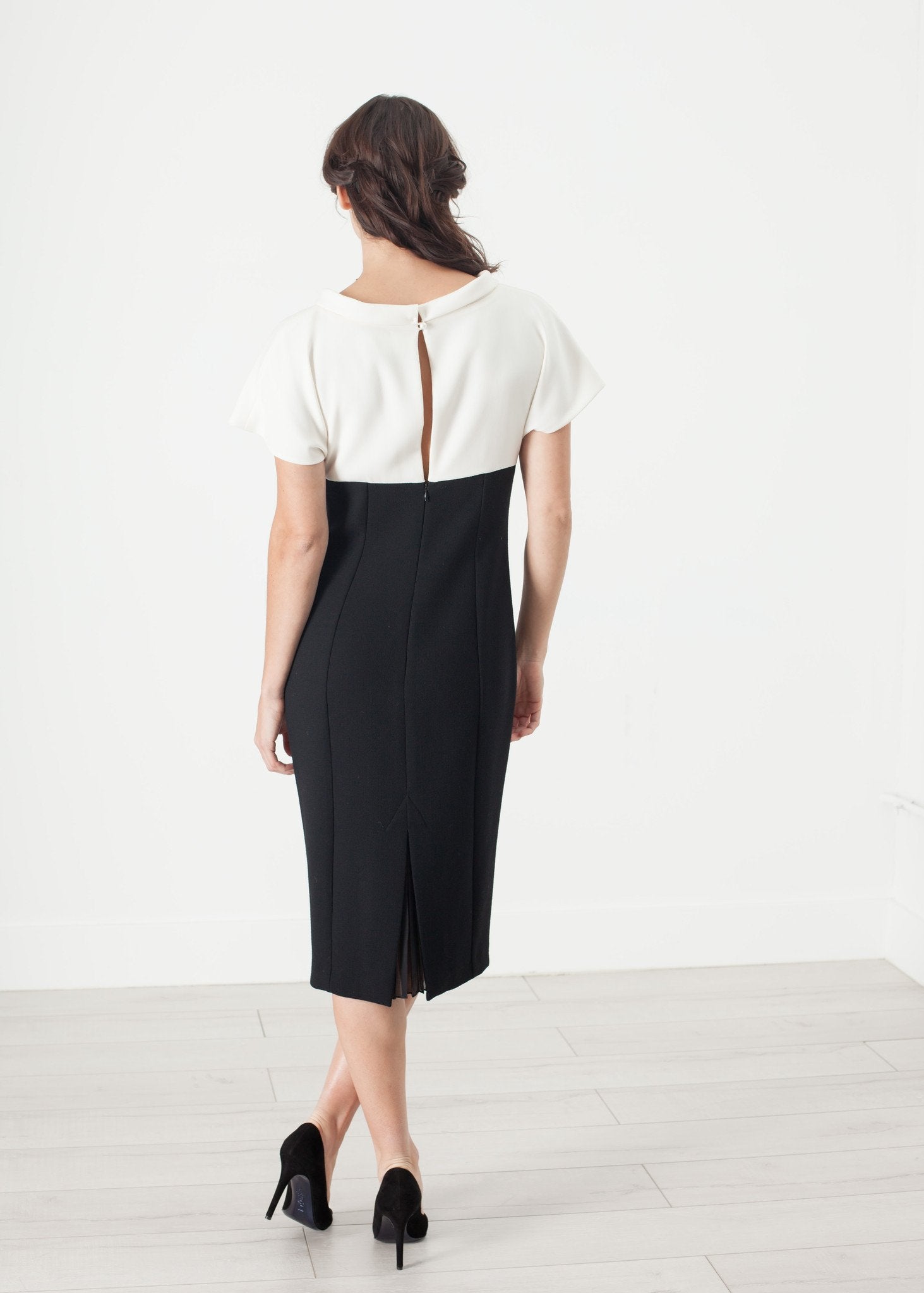 Pearl Fastened Dress in Cream/Black - annaclothes