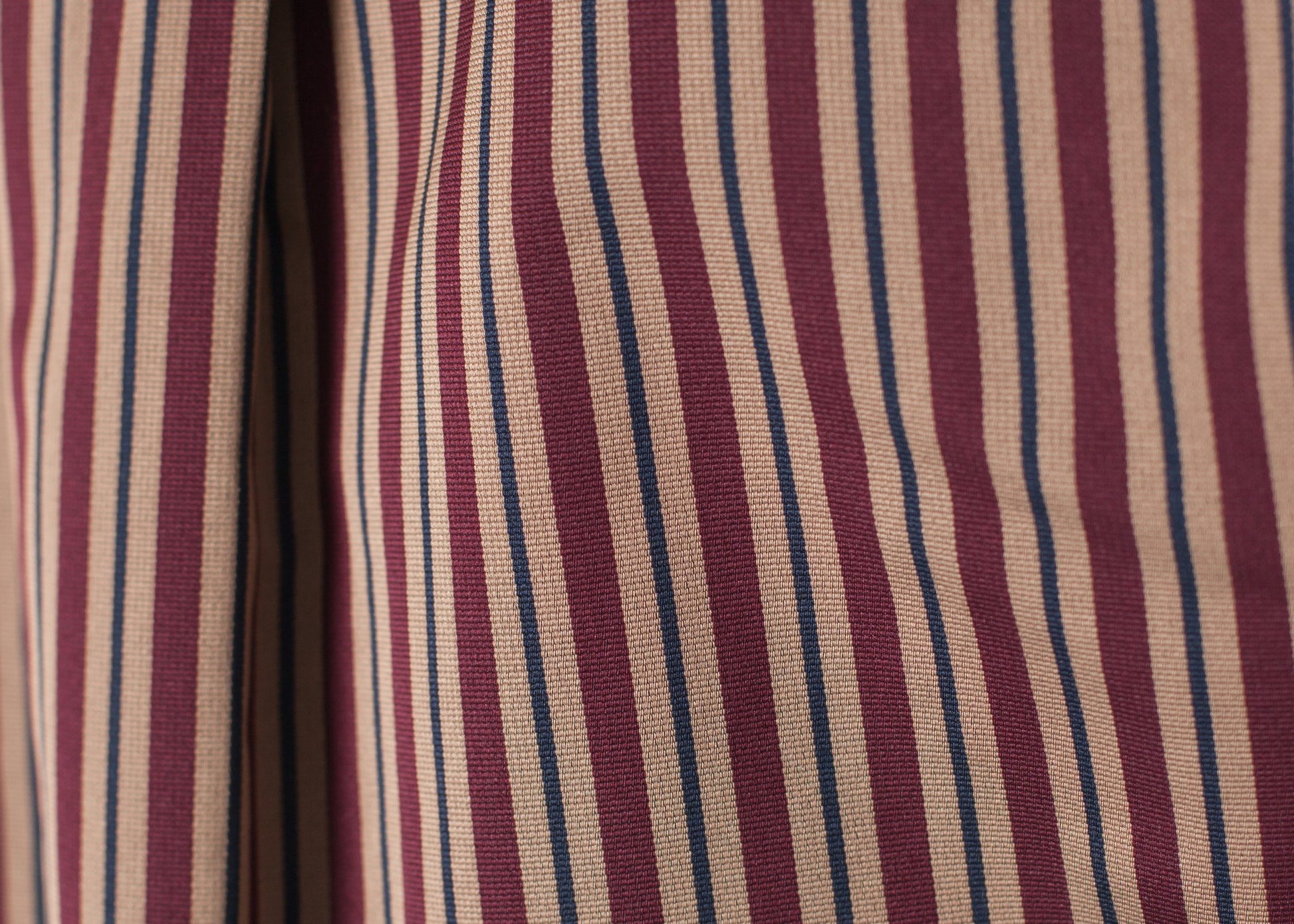 Sheen Button-Up in Red/Tan - annaclothes