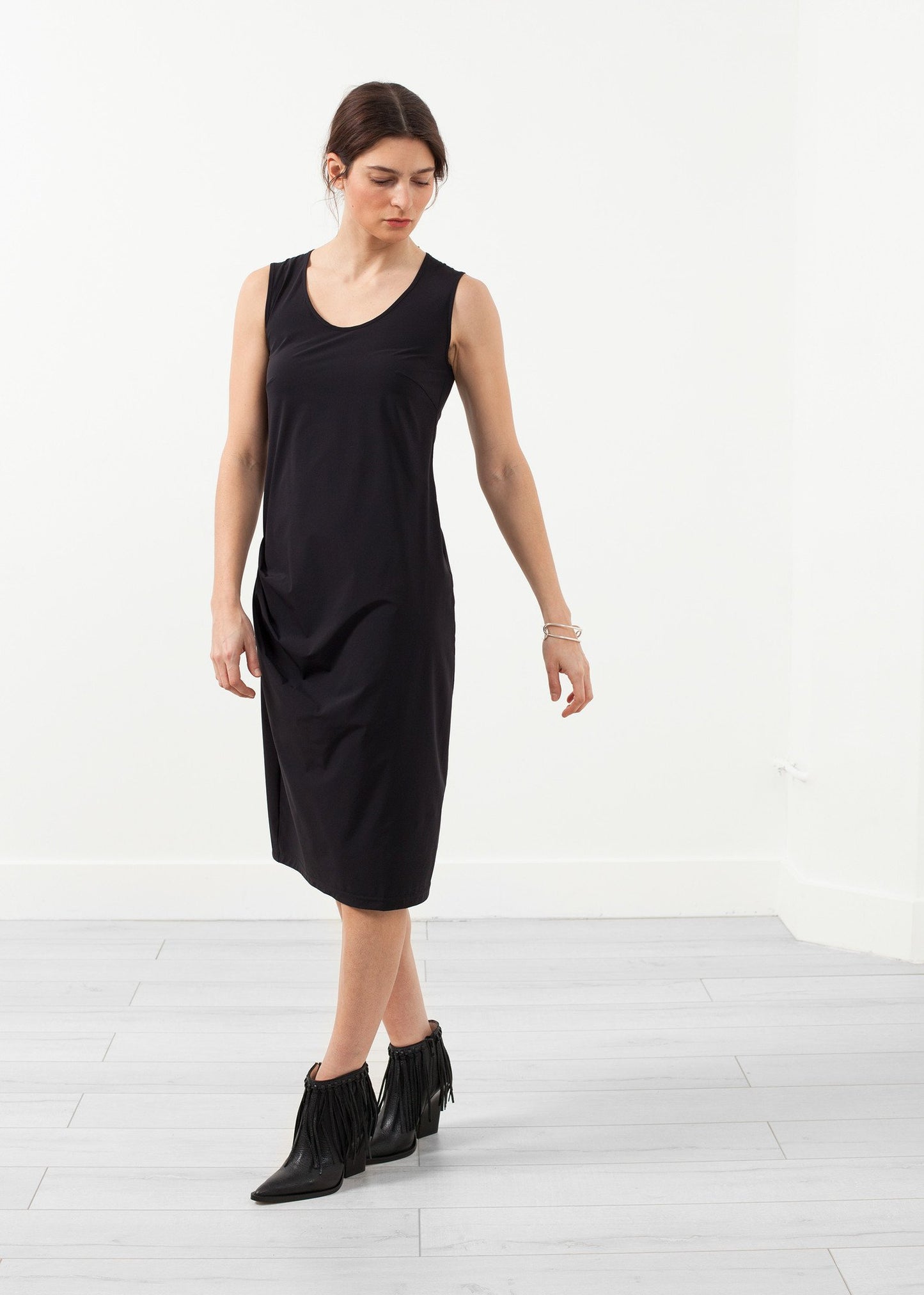 Sleeveless Fitted Dress - annaclothes