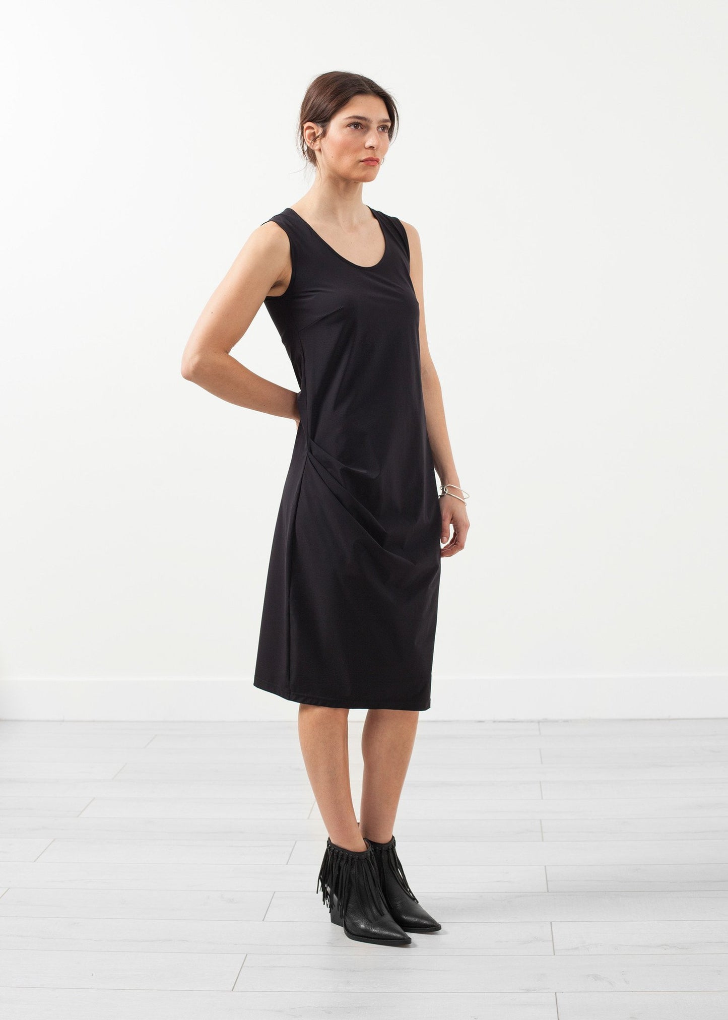 Sleeveless Fitted Dress - annaclothes