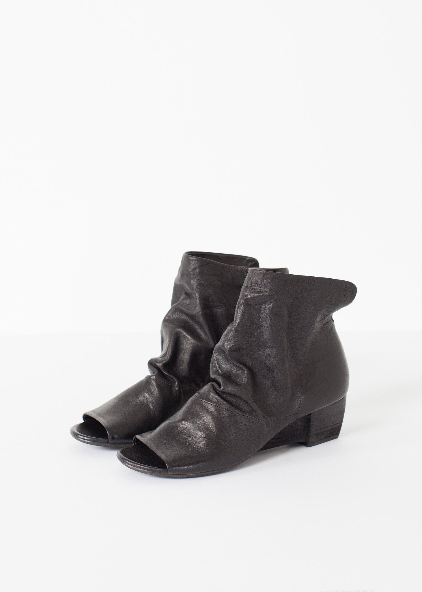 Block Wedge in Black - annaclothes