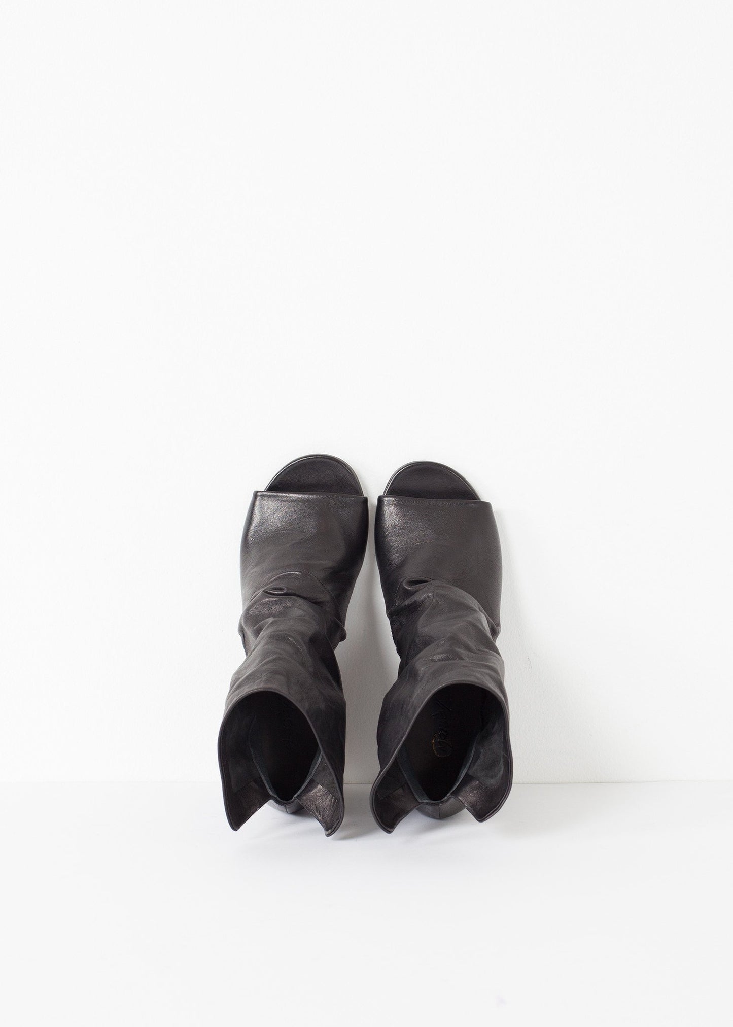 Block Wedge in Black - annaclothes