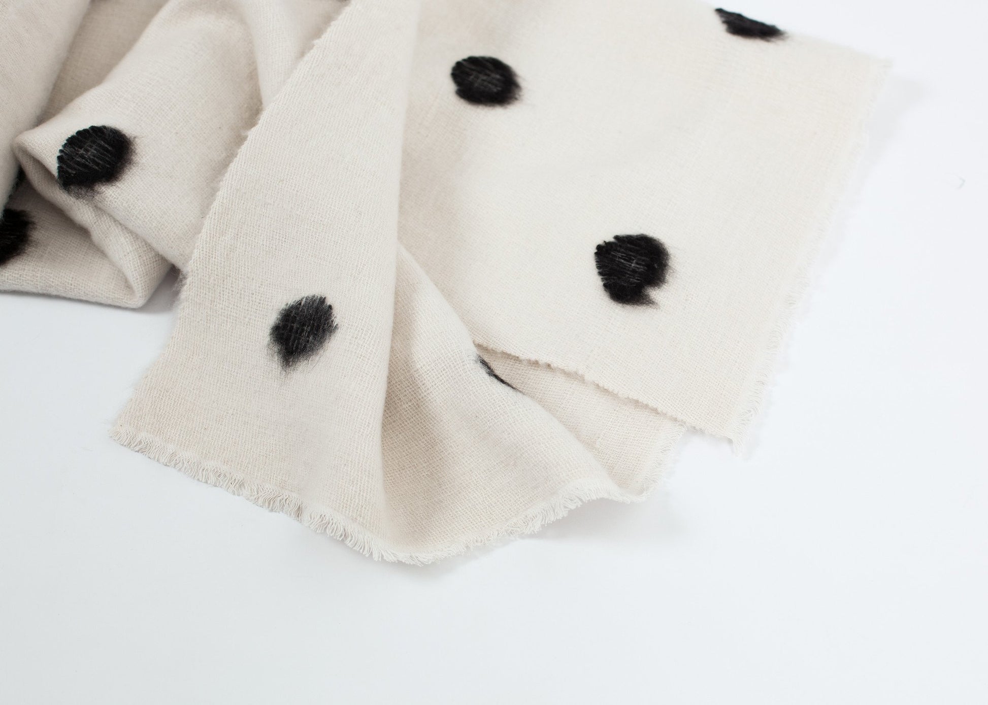 Cashmere Dot Shawl in Black/White - annaclothes