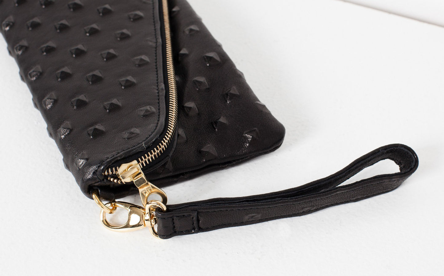 Roxanne Leather Clutch in Black - annaclothes