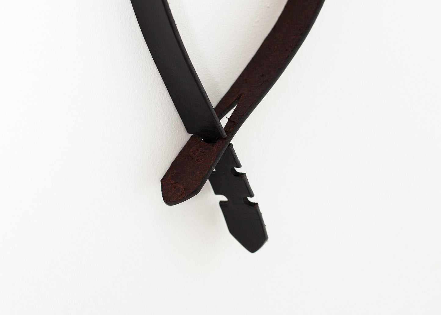 Buckle-less Belt in Black - annaclothes