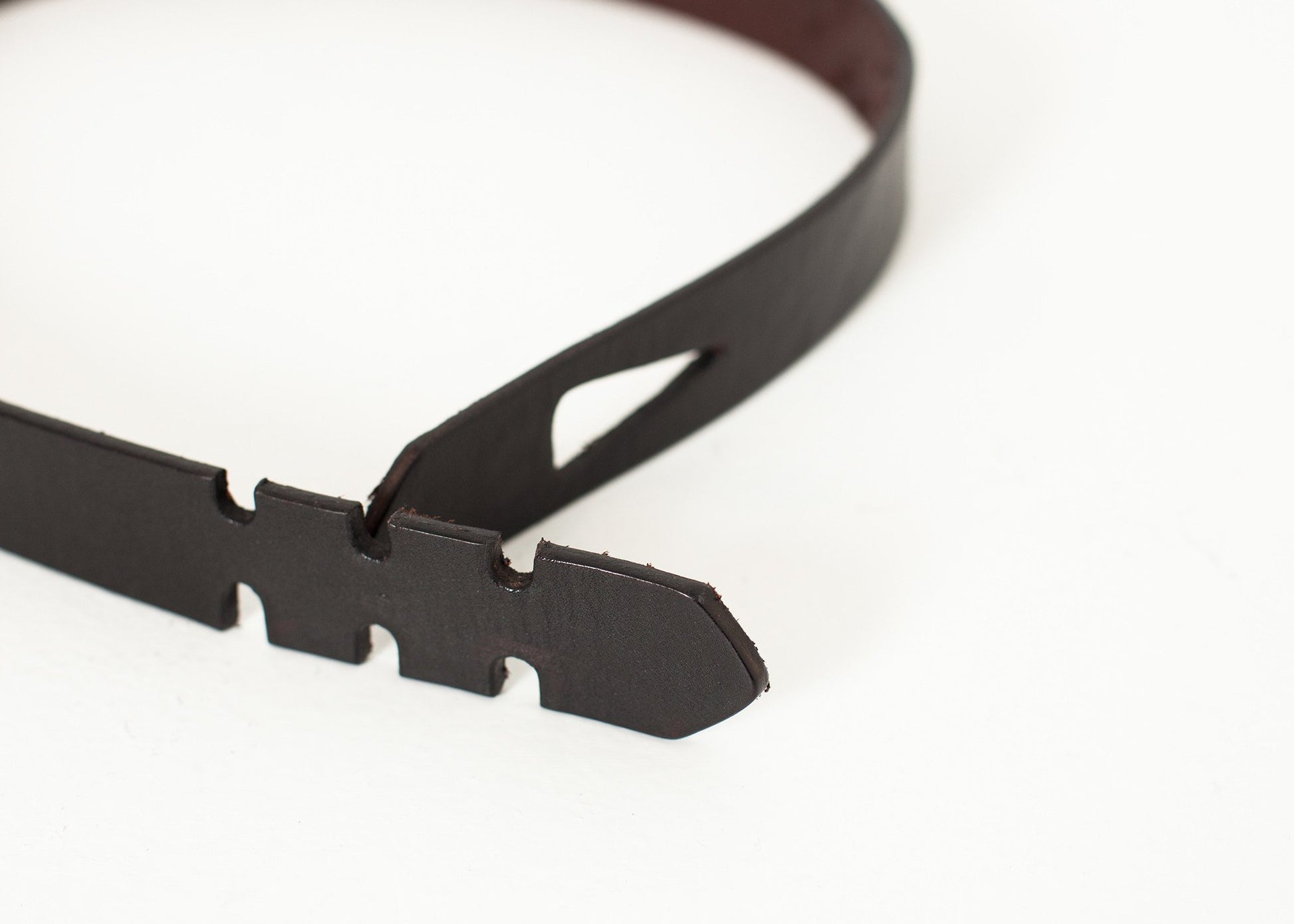 Buckle-less Belt in Black - annaclothes