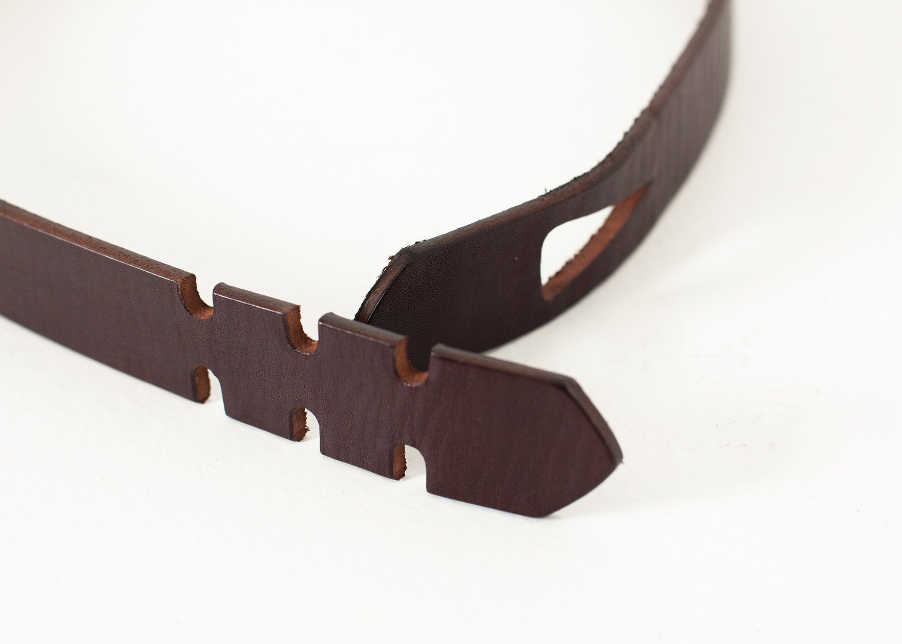 Buckle-less Belt in Brown - annaclothes