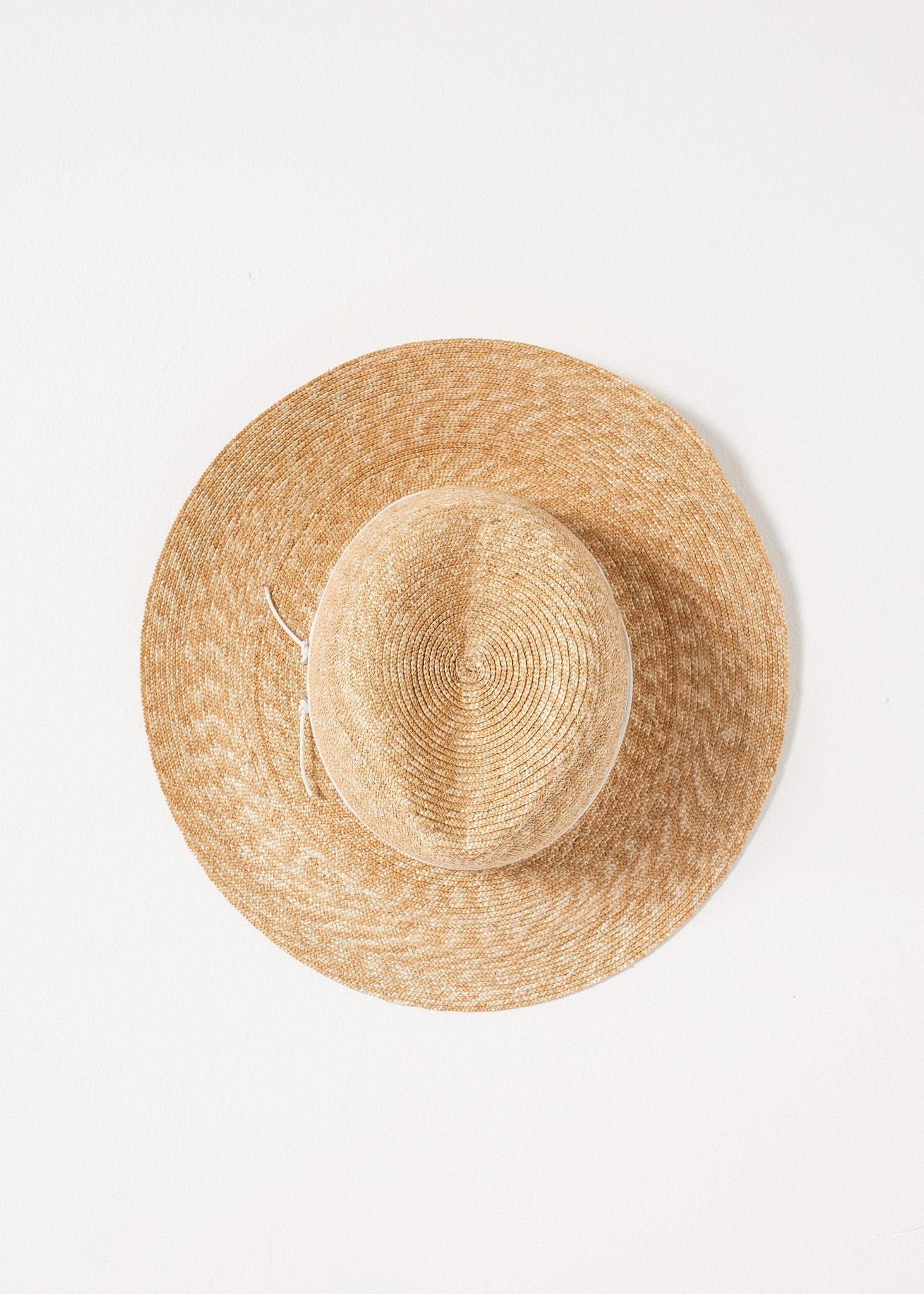 Wrapped Up Hat in Straw/White - annaclothes