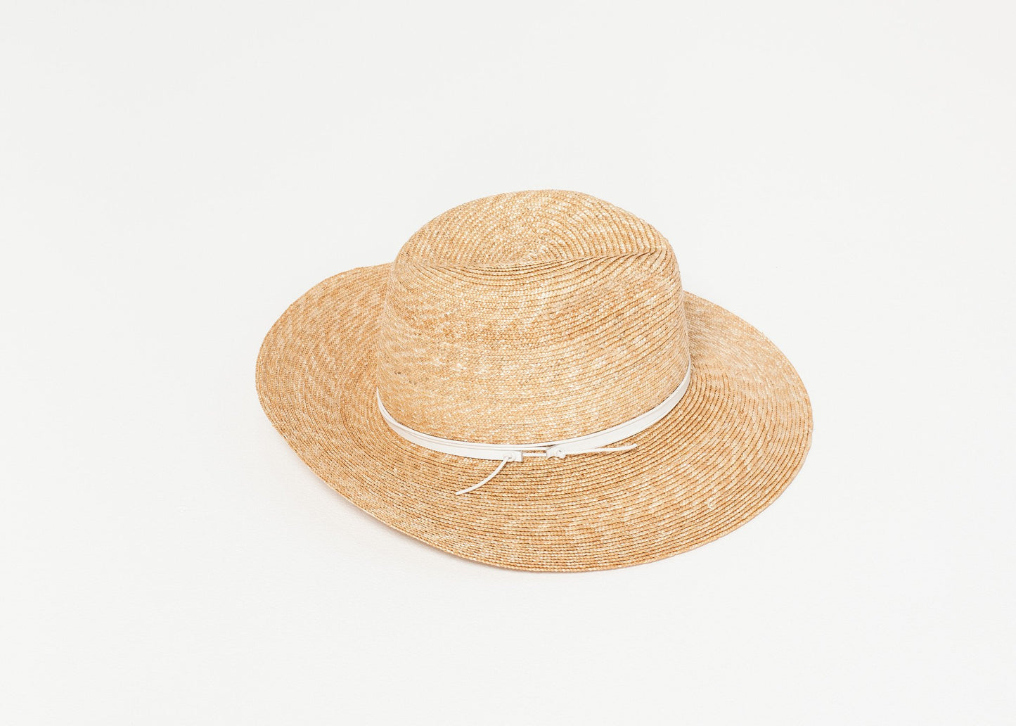 Wrapped Up Hat in Straw/White - annaclothes