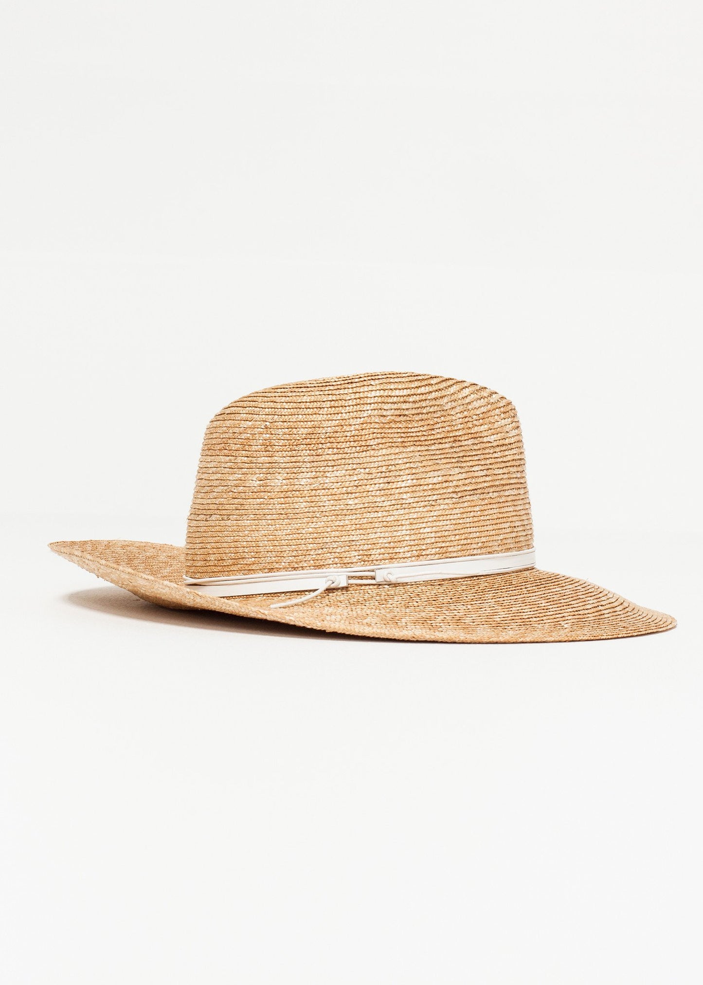 Wrapped Up Hat in Straw/White - annaclothes