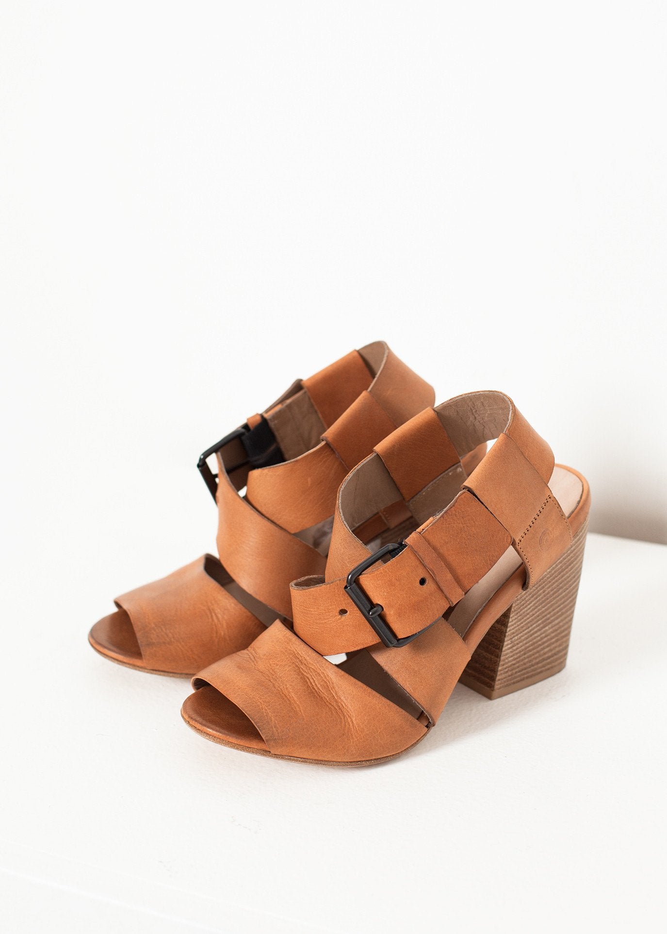 Buckle Strap Heel in Brown - annaclothes