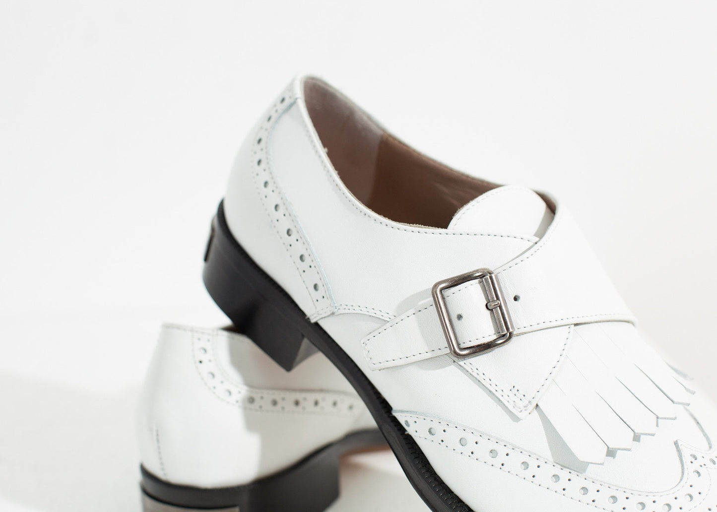 Golf Shoe in White - annaclothes