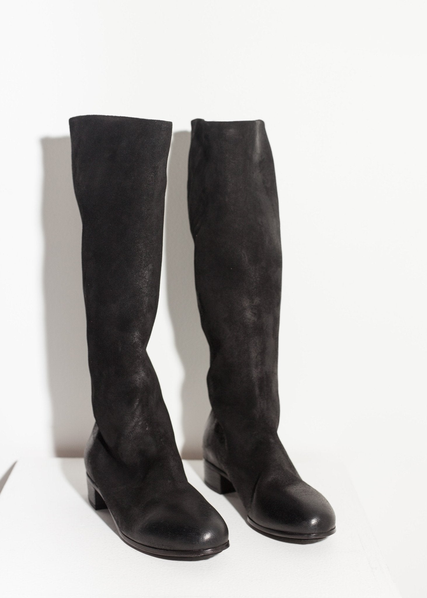 Knee-High Boot in Black - annaclothes