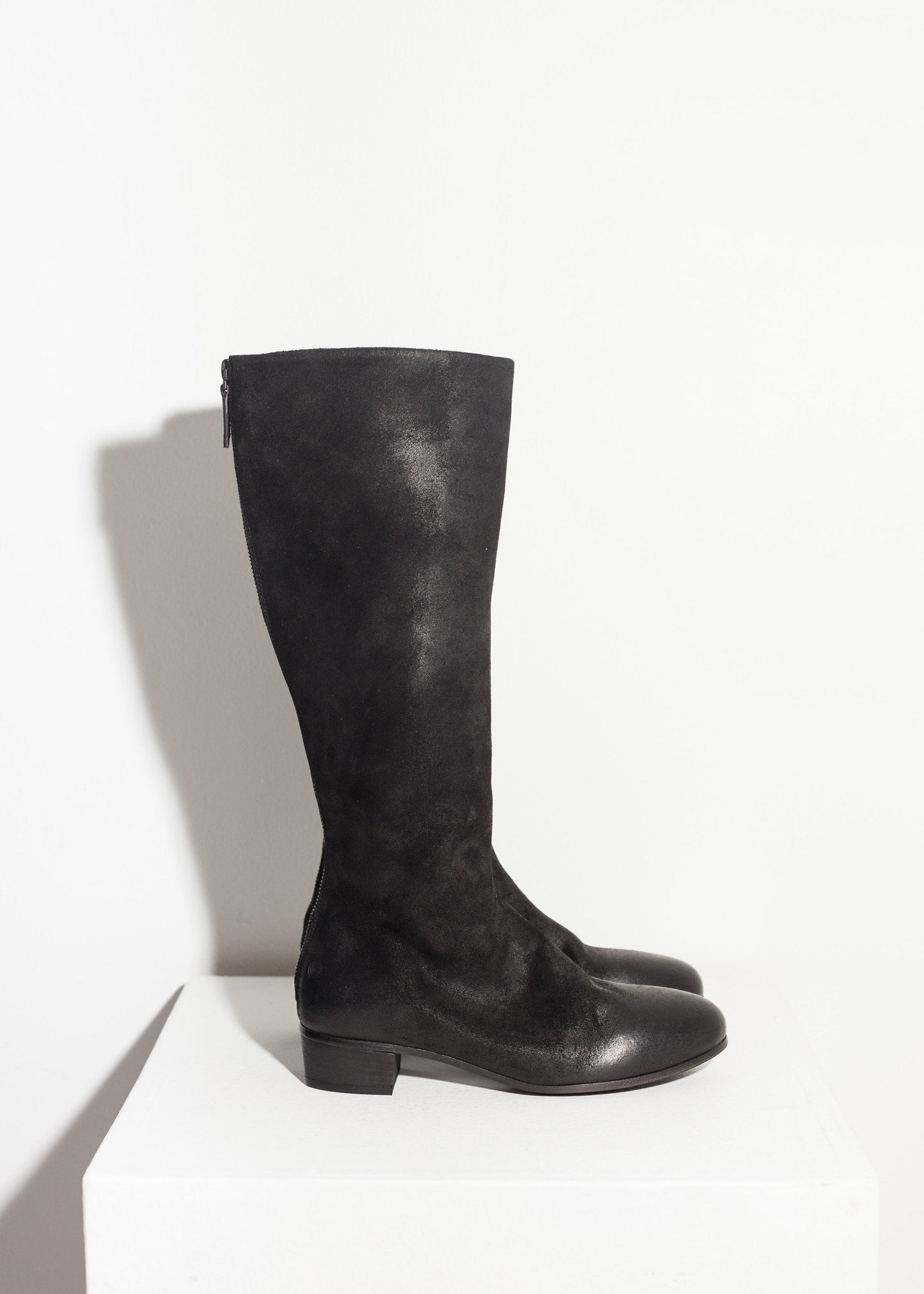 Knee-High Boot in Black - annaclothes