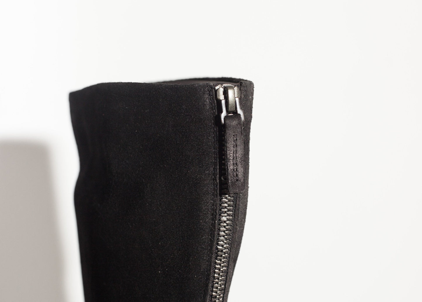 Knee-High Boot in Black - annaclothes